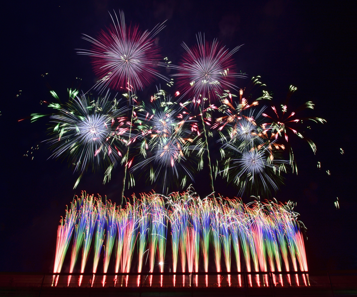 【三陸花火大会】 コロナで沈んだ世界を照らす、復興と歓喜の花火！