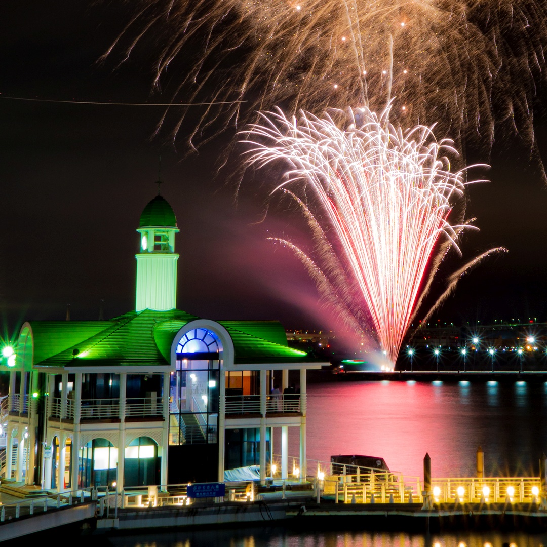まだ間に合う！横浜スパークリング花火は毎週開催！