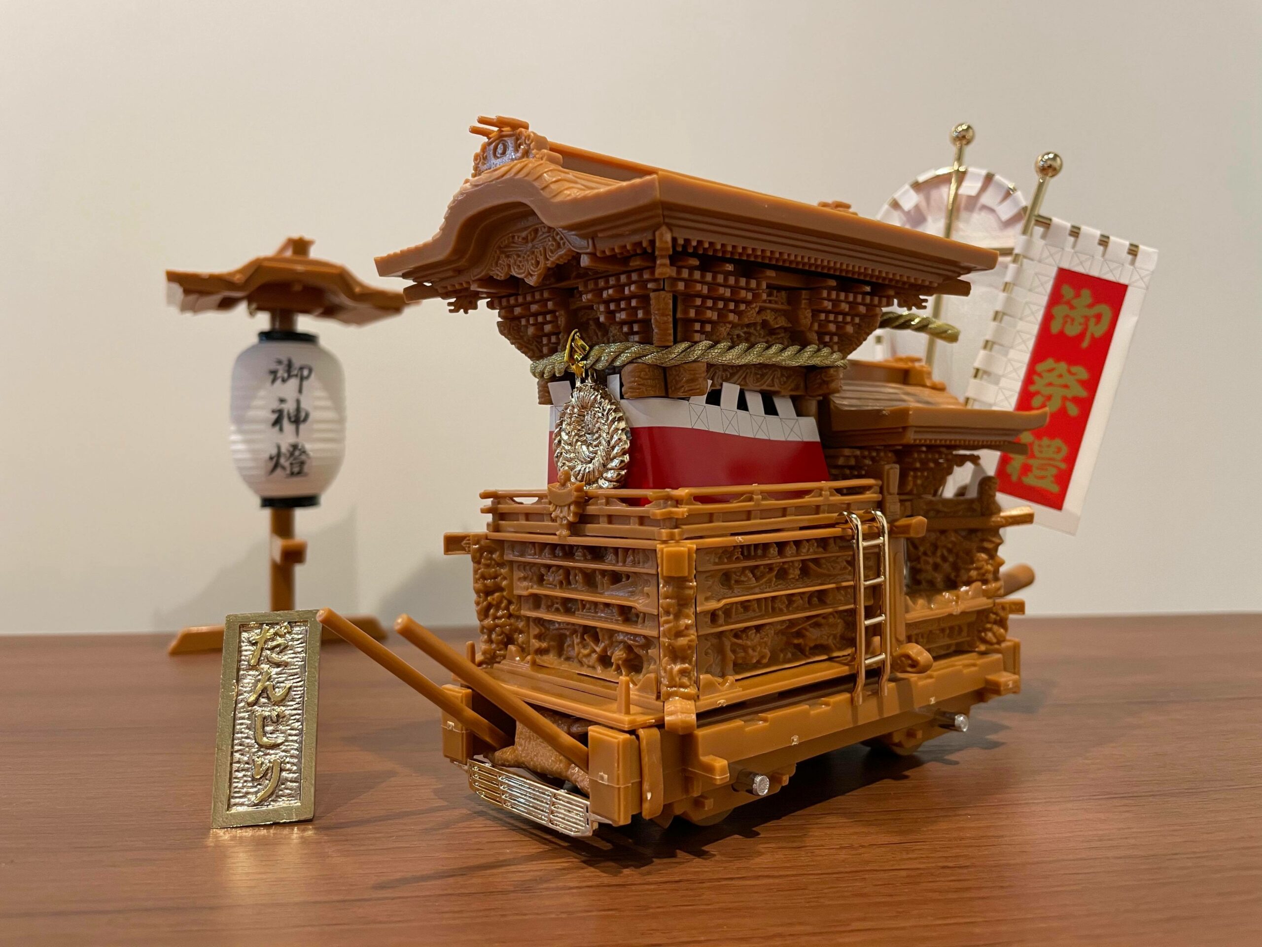 めちゃめちゃ詳しい人と組むプラモは楽しい。「泉州だんじりプラモデル　岸和田型」をだんじり専門ライターと組んでみた。