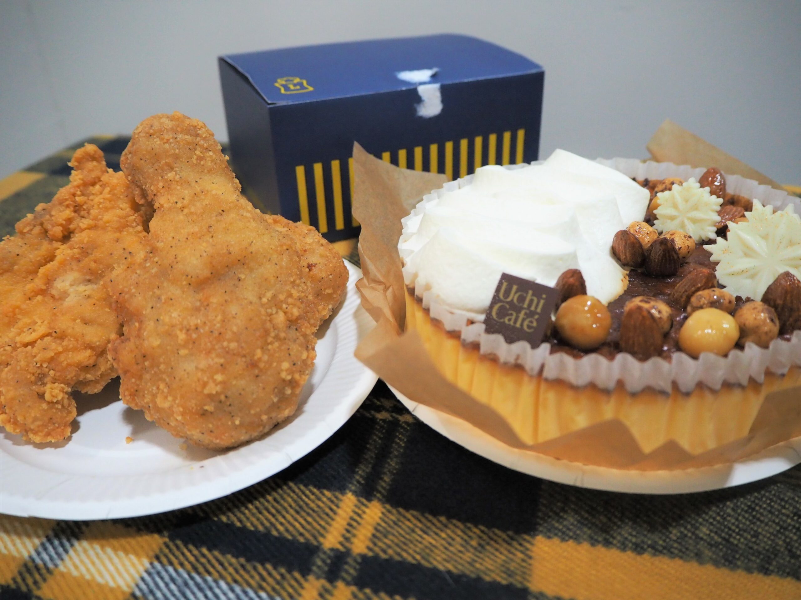 ローソンでおうちクリスマス！バスチーと黄金チキンでPARTY