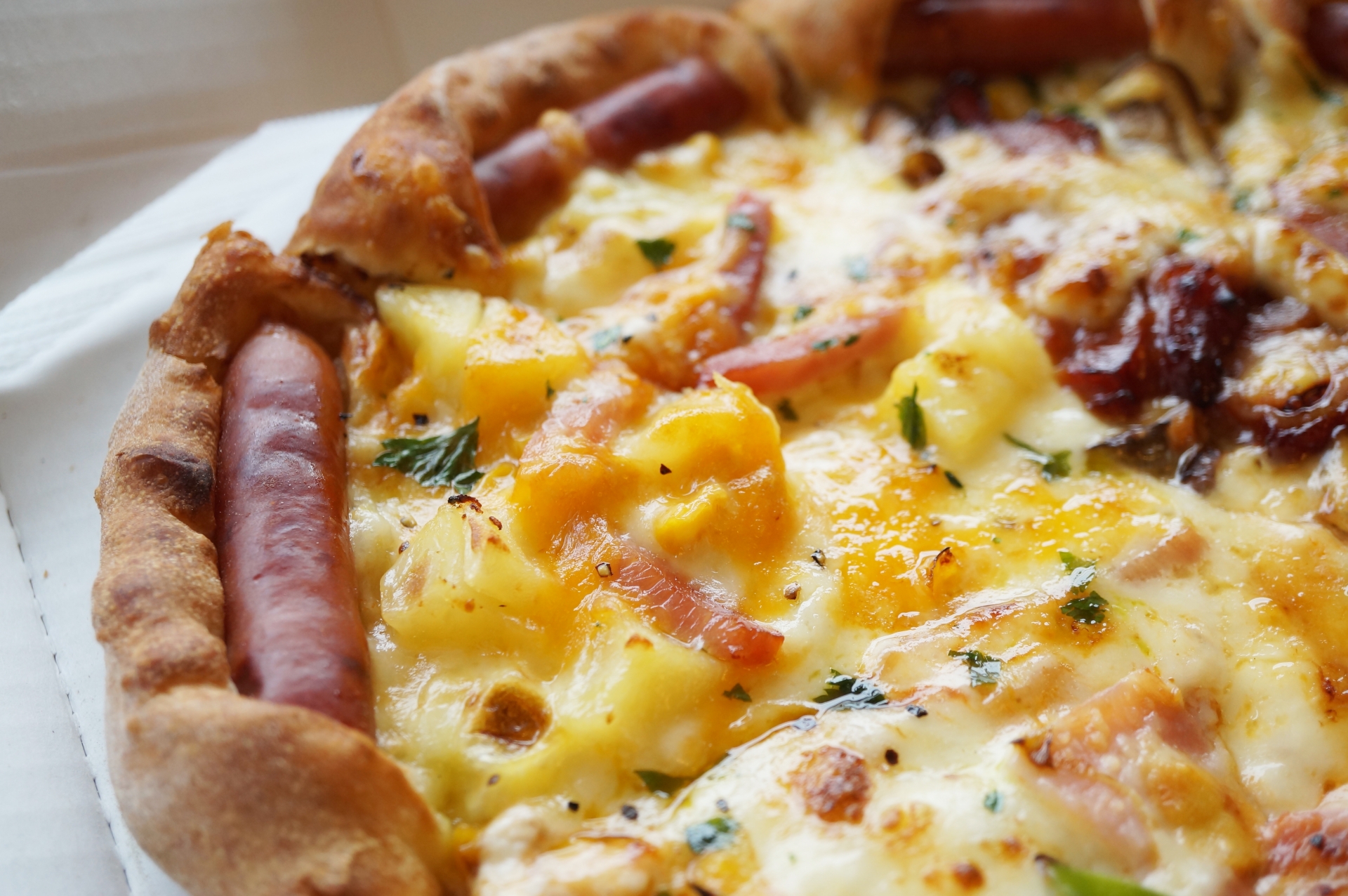 おうちで楽しいピザパーティ！クリスマスに食べたいおすすめピザをご紹介！