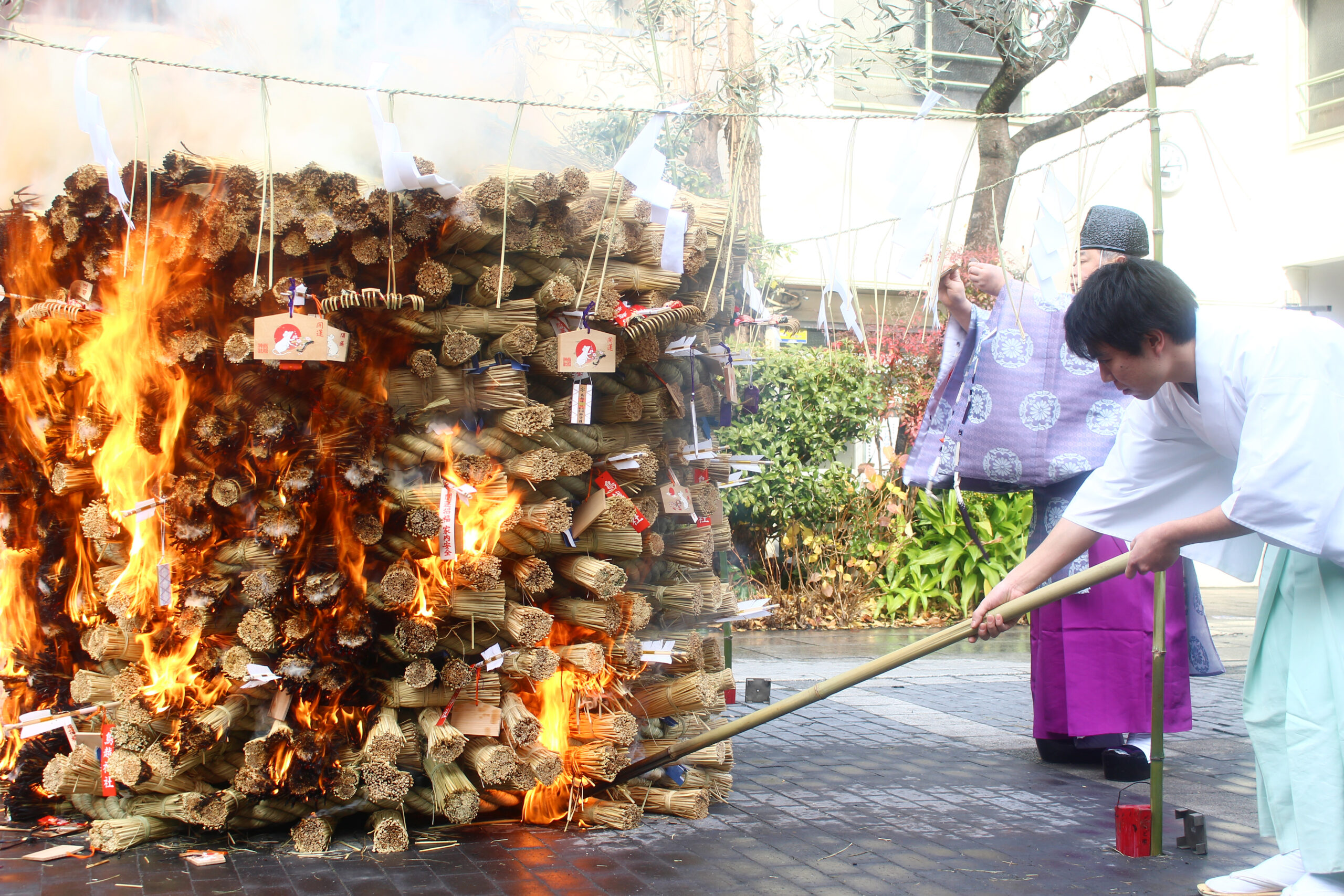 鳥越神社とんど焼2021！歳神様をお送りし、災厄を祓う正月の祭り【速報】
