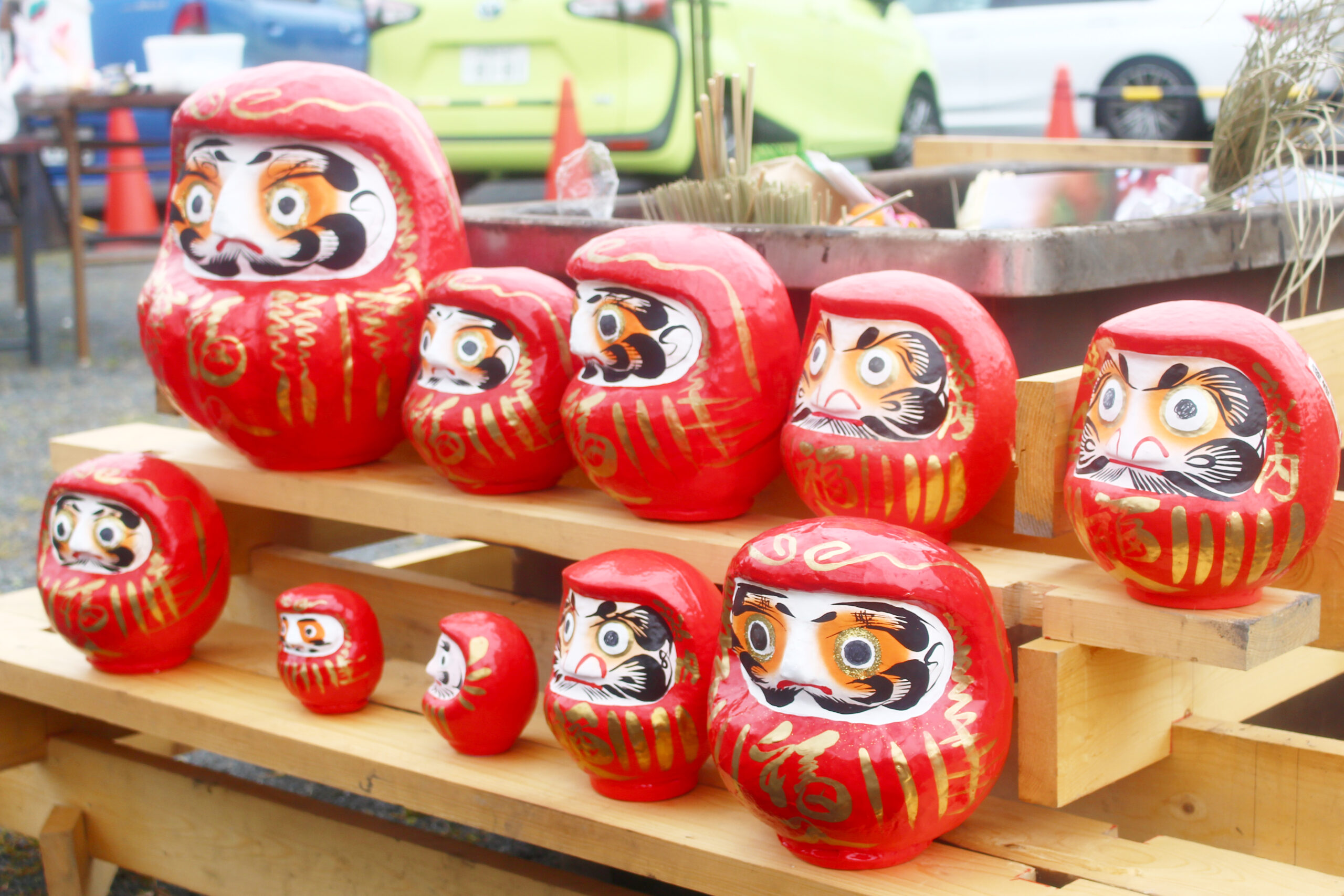 木曽観音堂だるま市・初不動2021。だるまが並び、不動尊のご開帳を行うお祭り