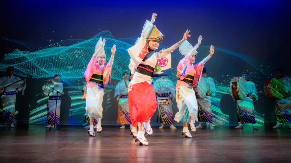 【光も踊る 東京高円寺阿波おどりplus+】プロジェクションマッピングで阿波踊りのグルーヴを感じよう