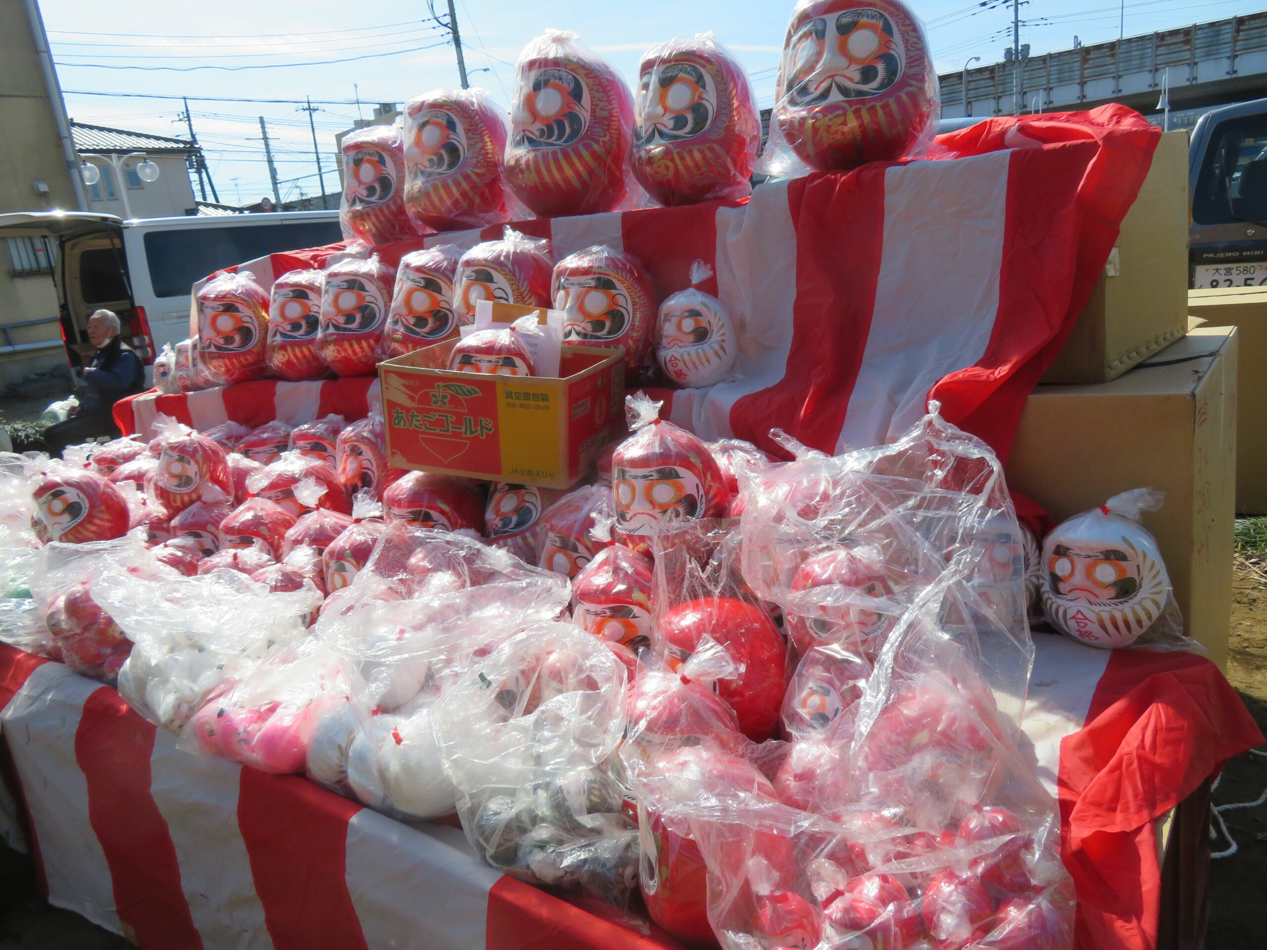 【加倉のだるま市】人形のまち岩槻でおひな様とともに親しまれる縁起物