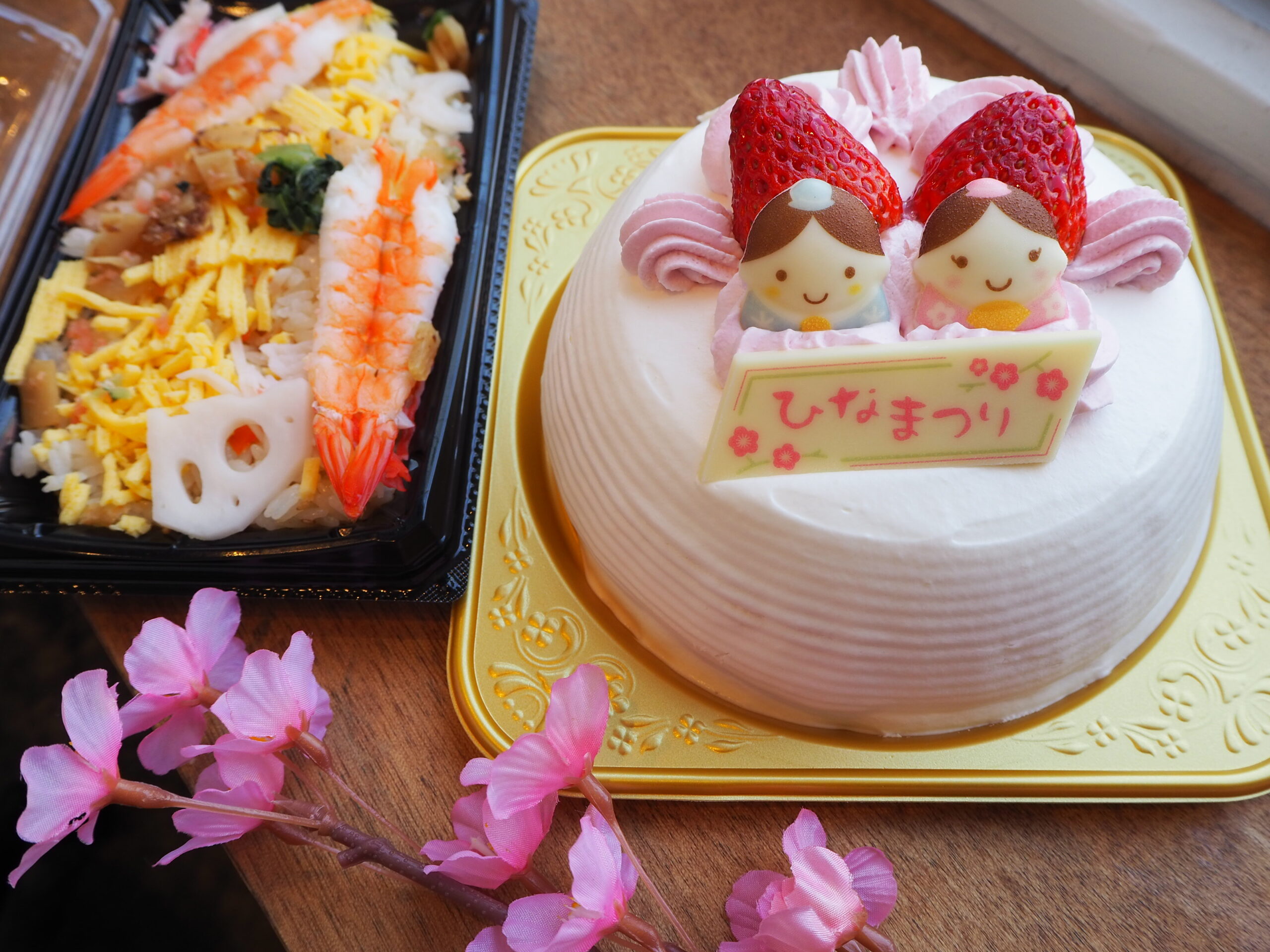 セブンイレブンのケーキとちらし寿司でひなまつりパーティ！〈2021年〉