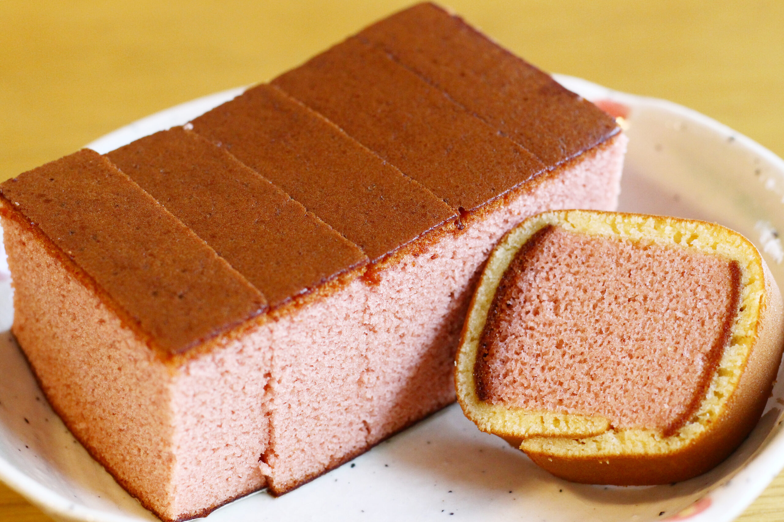 文明堂が桜シーズンに合わせた限定のカステラを販売！桜香る生地が特徴