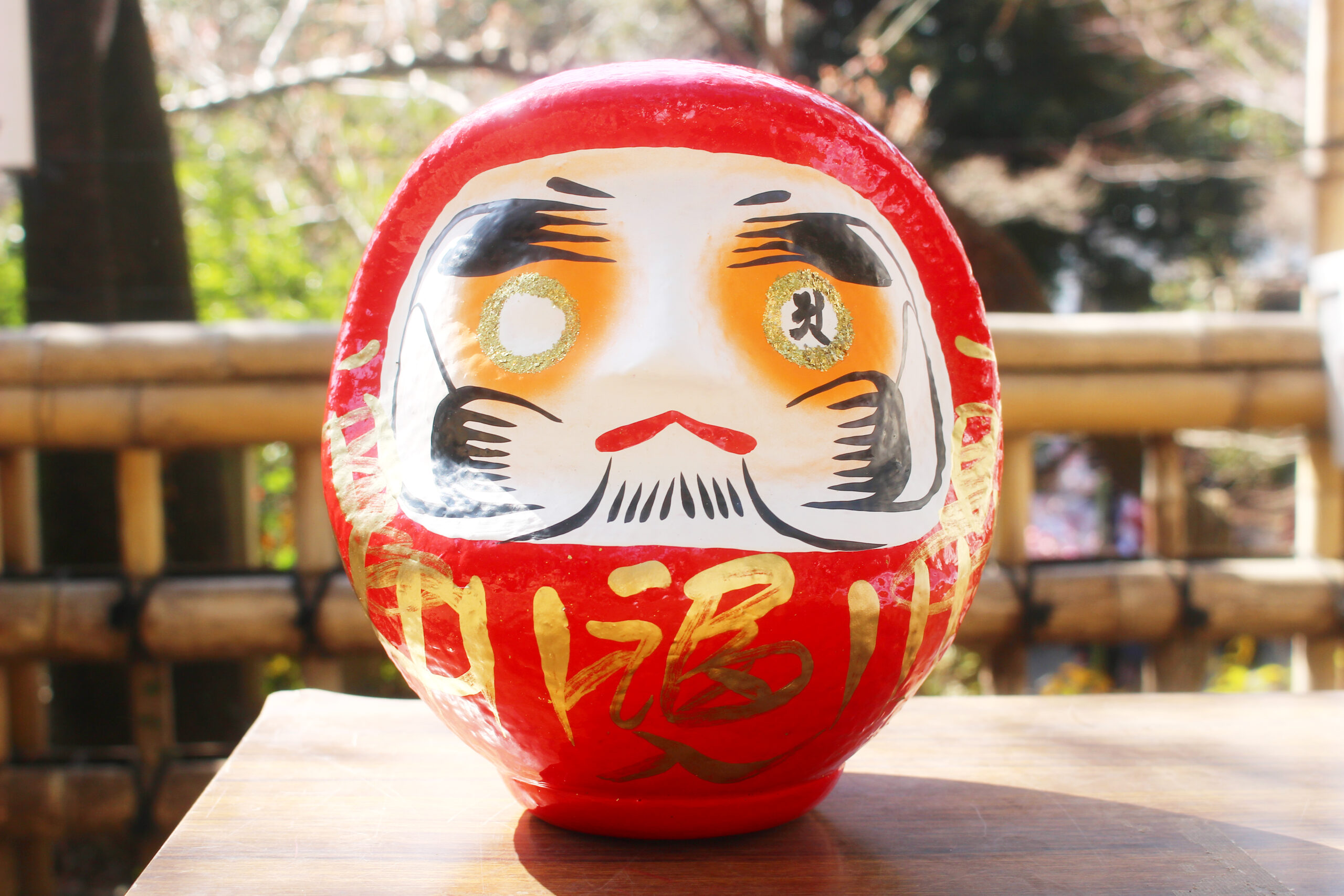 深大寺だるま市・厄除元三大師大祭2021！だるまが並び、お坊さんによる目入も