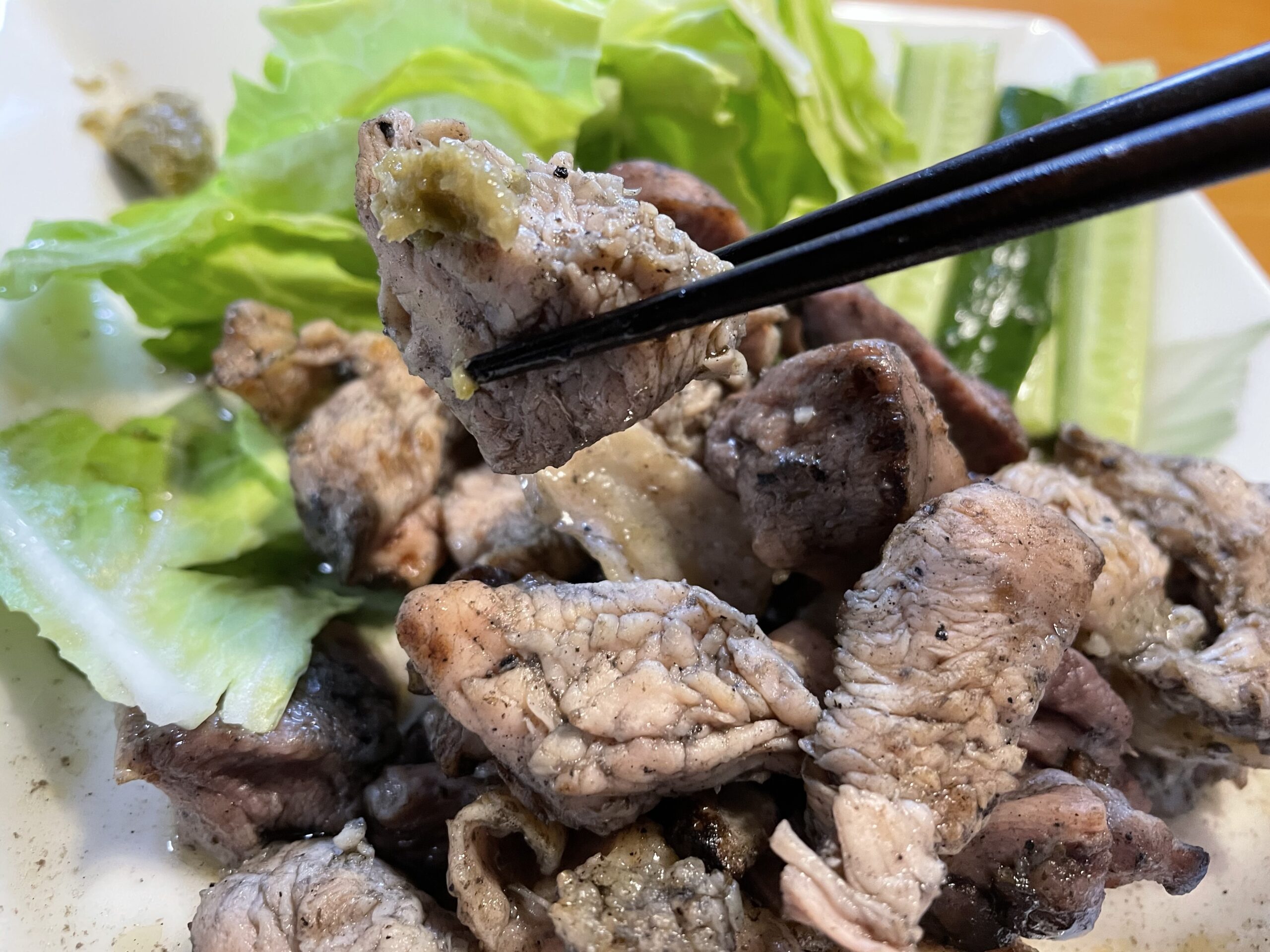 みやざき地頭鶏(じとっこ)を実食！真っ黒な焼き鳥の味は？