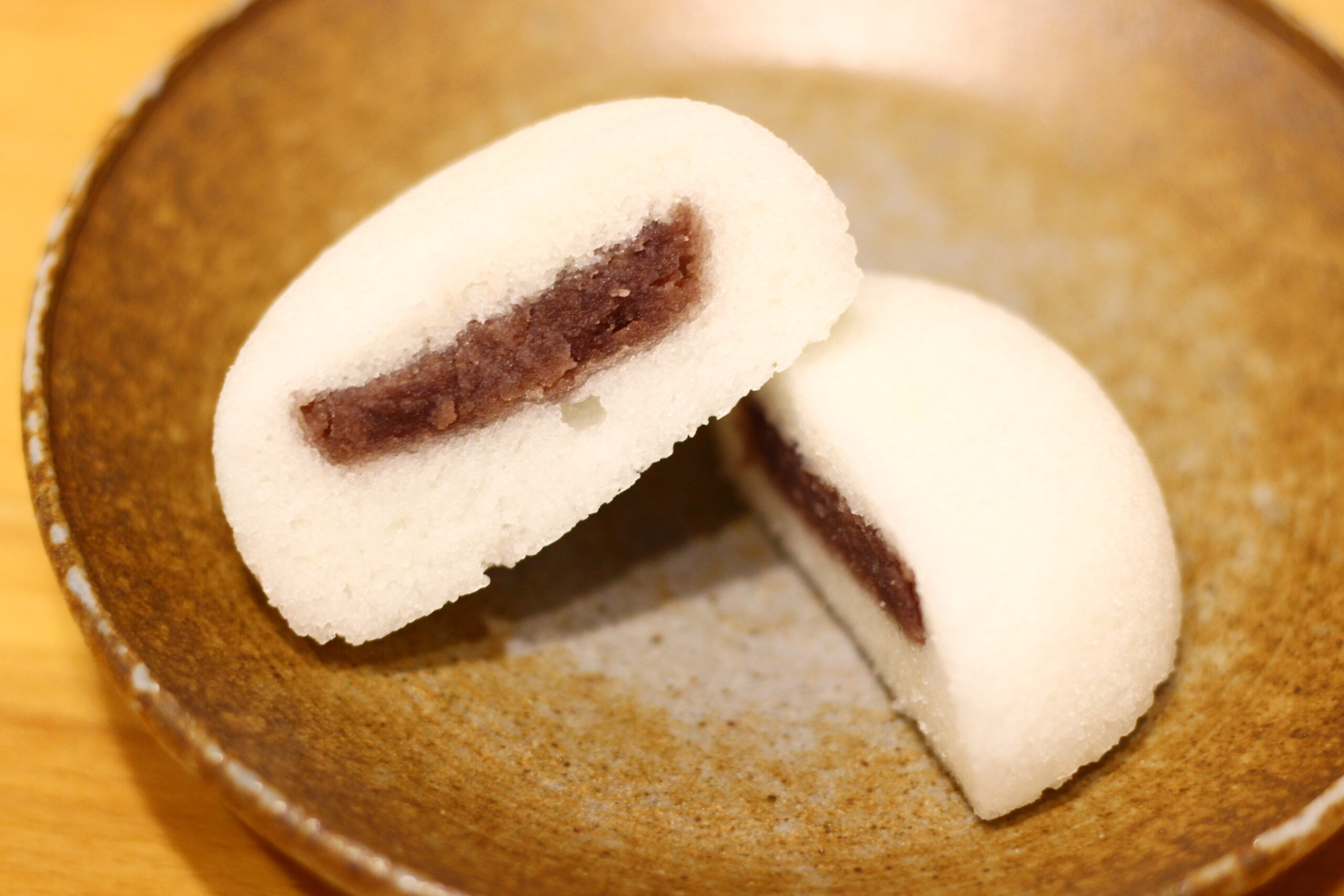 かるかんは鹿児島を代表するお土産の定番！もちっとした皮にあんこが旨い！