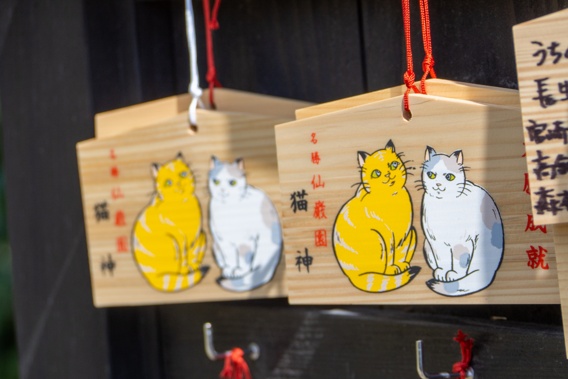 寺ねこ＆神社ねこは最高の癒し！かわいい猫の絵馬やお守りがある寺社７選