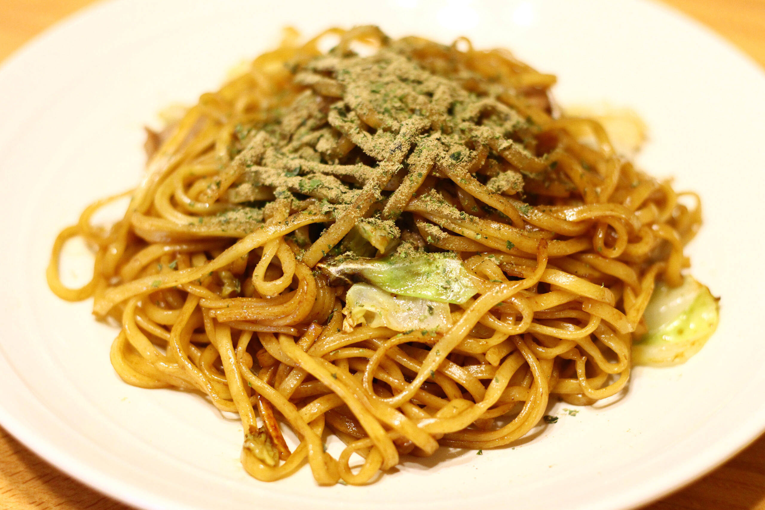 静岡名物「富士宮やきそば」！その特徴は上にかける○○？お家でも簡単再現