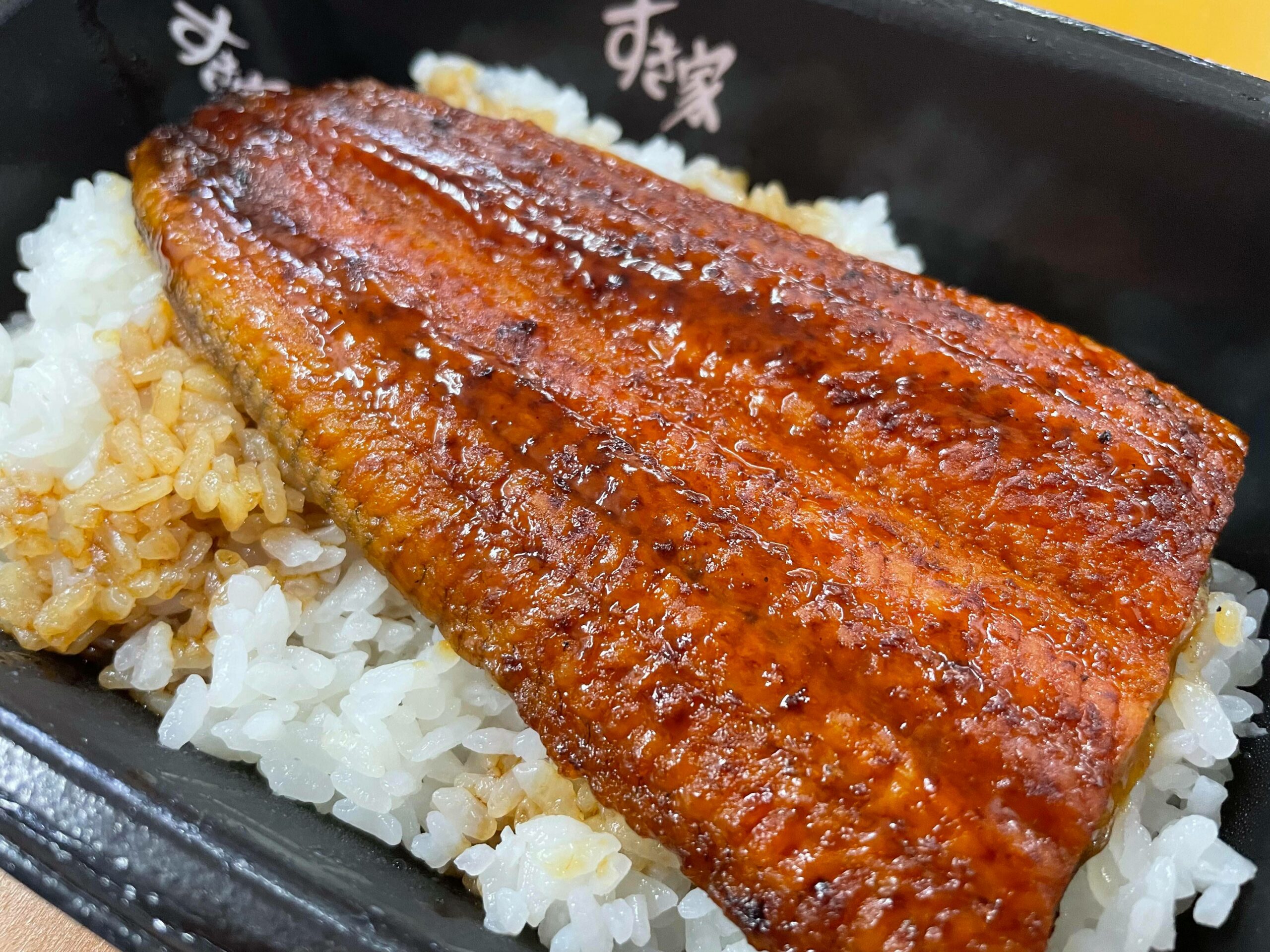 すき家のうな丼はとろける美味しさ！鰻好きも納得の味の秘密は…