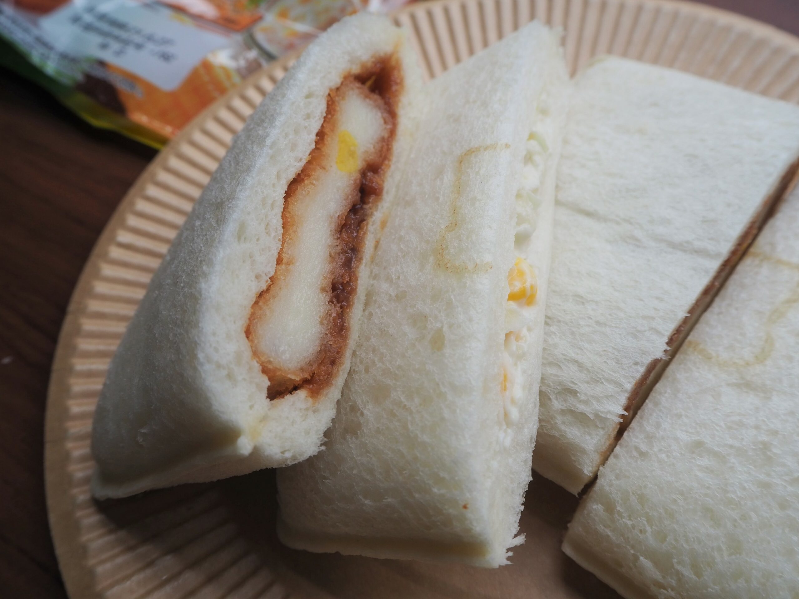 コロッケとサラダ2つのトウモロコシ味が楽しめるランチパックを発見<食レポ>