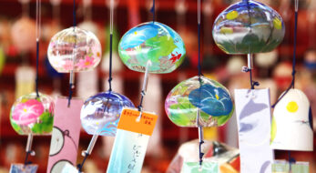 神奈川・川崎大師、夏の風物詩「風鈴市」！2023年も全国の風鈴が涼を運んでくる！