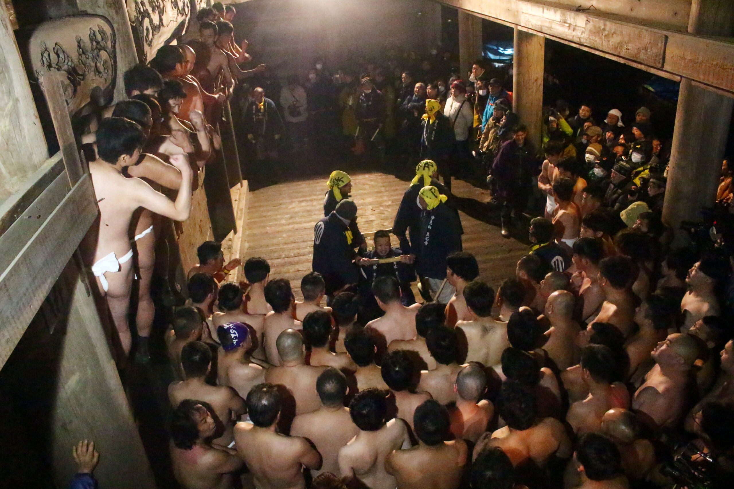 「黒石寺蘇民祭」裸の男と炎の祭り｜観光経済新聞