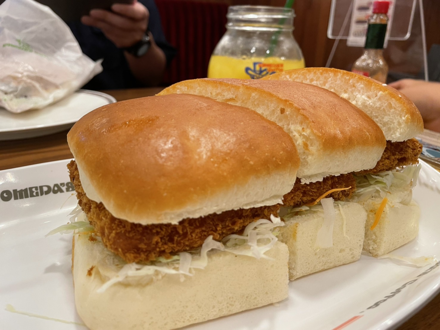 巨大カレーパン発見！コメダ珈琲店「エビカリーパン」は食べ応え満点<実食レポ>
