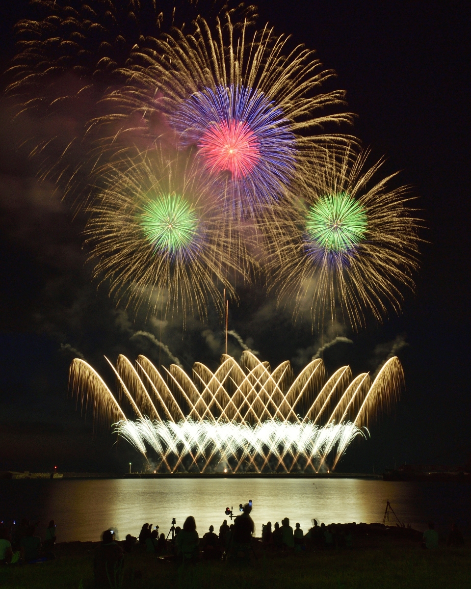 【鼠ヶ関 コロナ退散・海の安全祈願花火 ２０２１】 ～港町に轟く大輪の華～