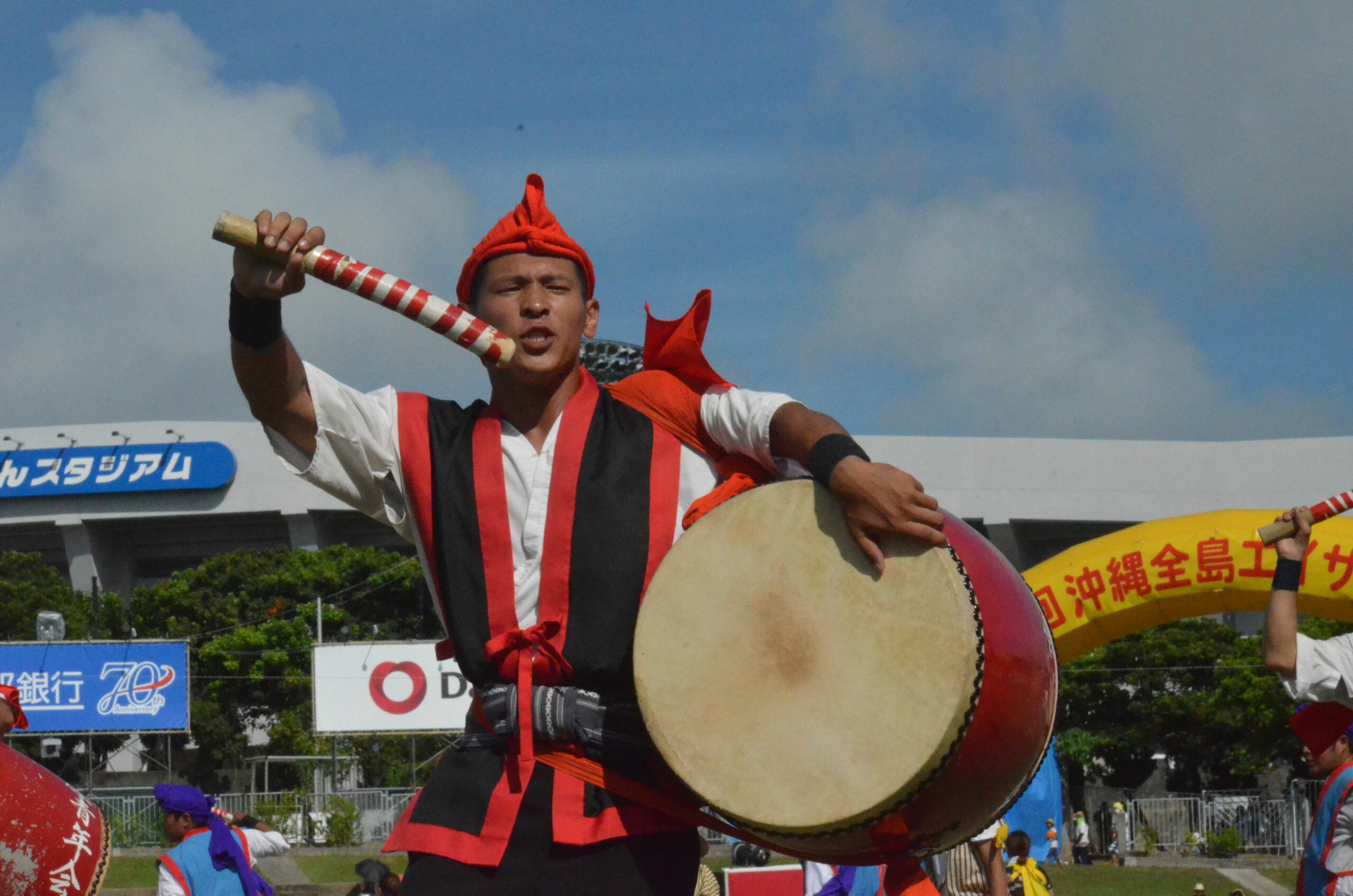 沖縄全島エイサーまつりはチムドンドン！祭りの前は100円沖縄そばで！