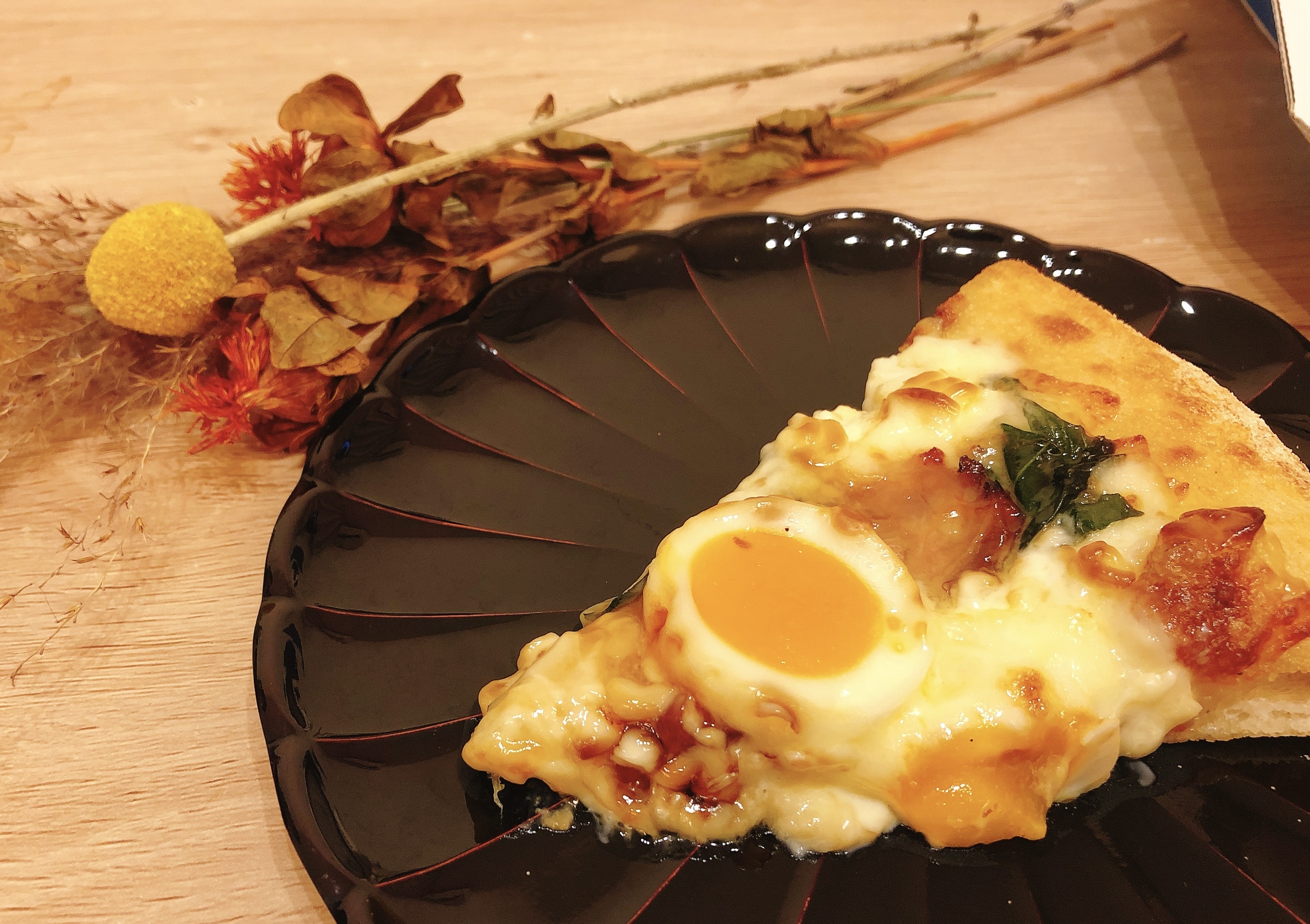 ドミノピザの「月見クワトロ」でお月見！4種のうち1番おいしいのは？<実食レポ>