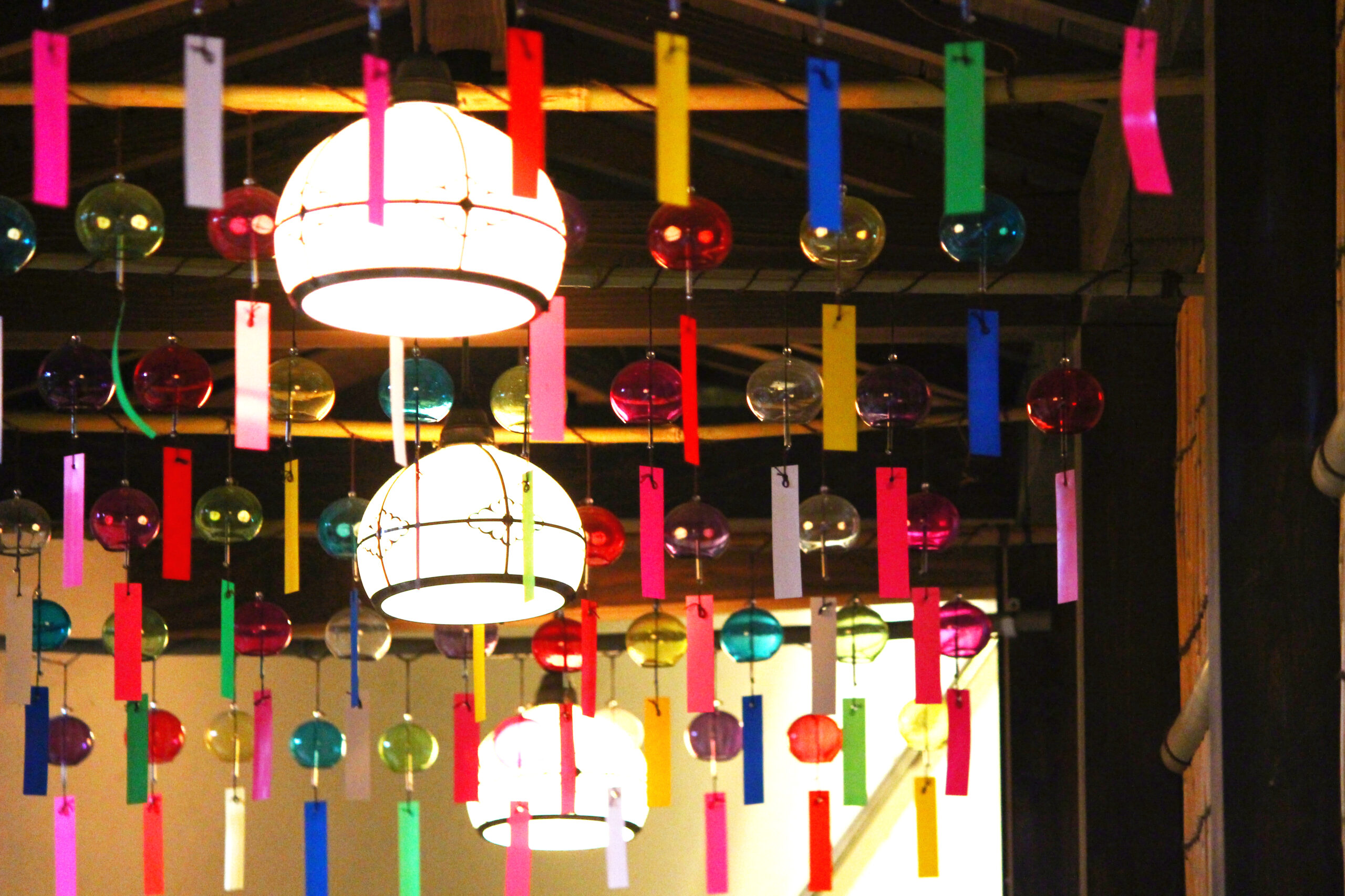 菊水楼風鈴まつりで3種130個の風鈴を見よう！歴史ある料亭に涼の音が響く