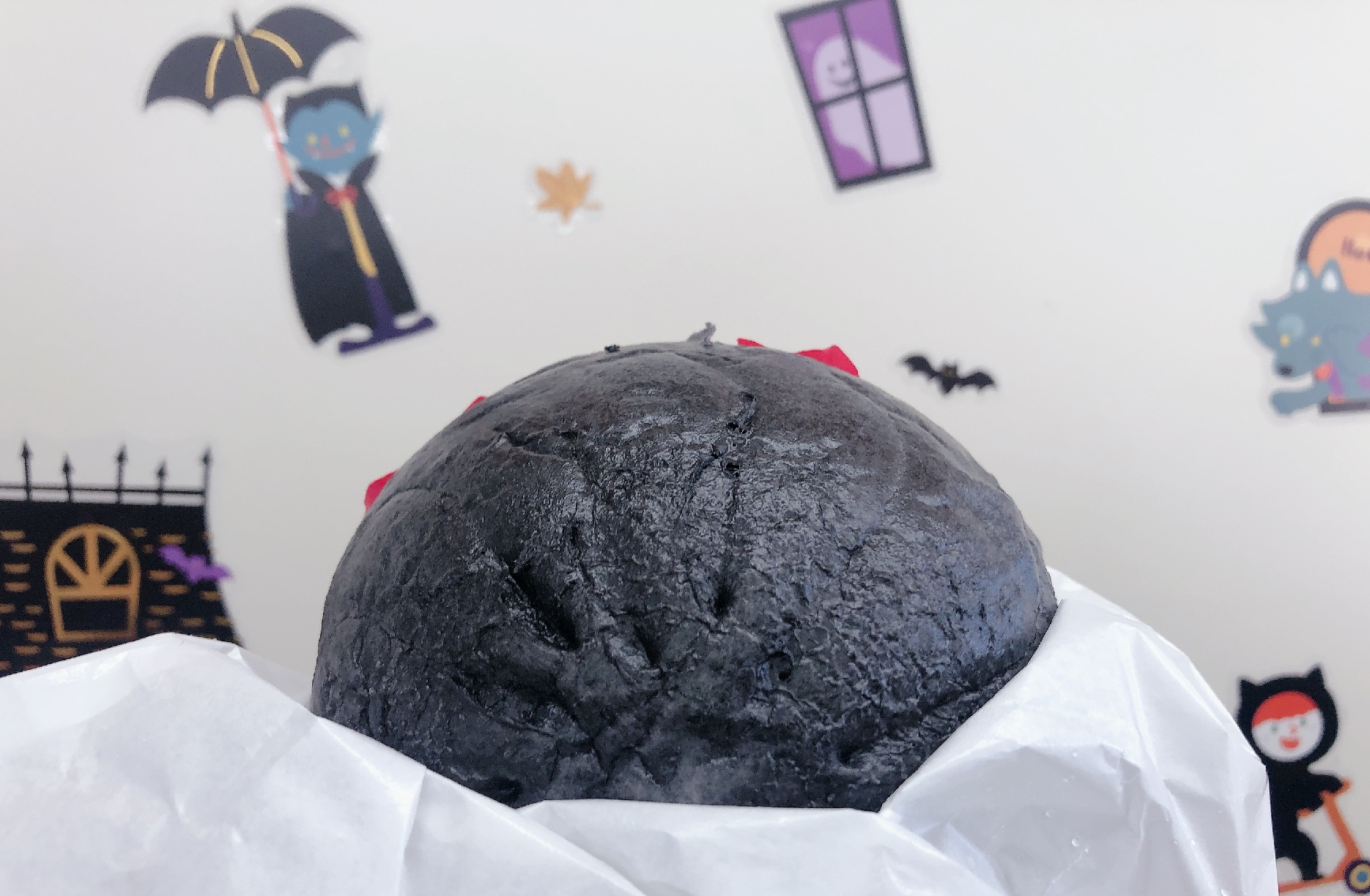 子どもはNGな辛さ！？ハロウィンカラーのローソン期間限定「スパイシーレッド肉まん」実食レポ！