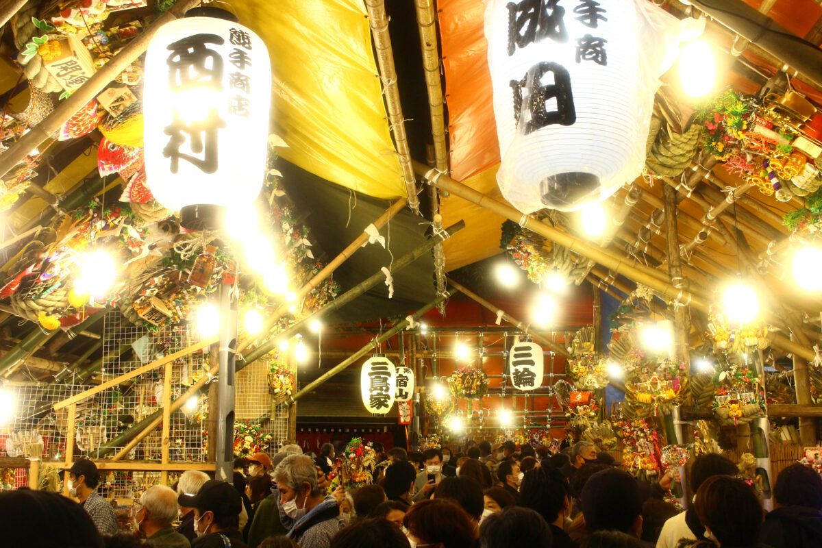 目黒大鳥神社、2022年酉の市は？熊手市が境内に立ち並ぶ。屋台グルメも必見！