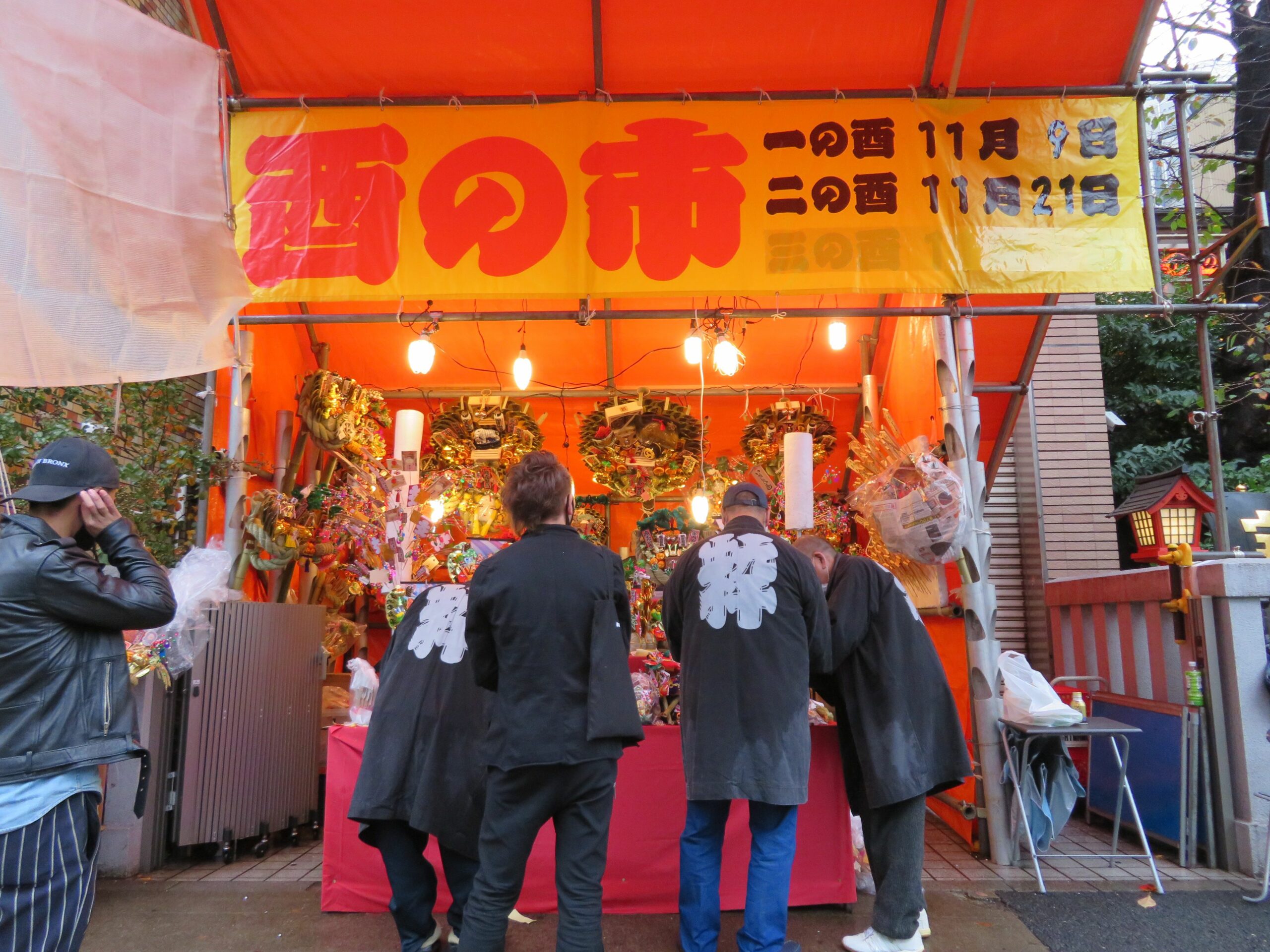 十番稲荷神社、2022の酉の市は？金運や幸運をかき集める大熊手