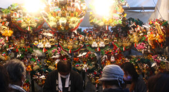 宮益御嶽神社、2022年酉の市は？境内に熊手市が立ち並ぶ。参道には屋台も！