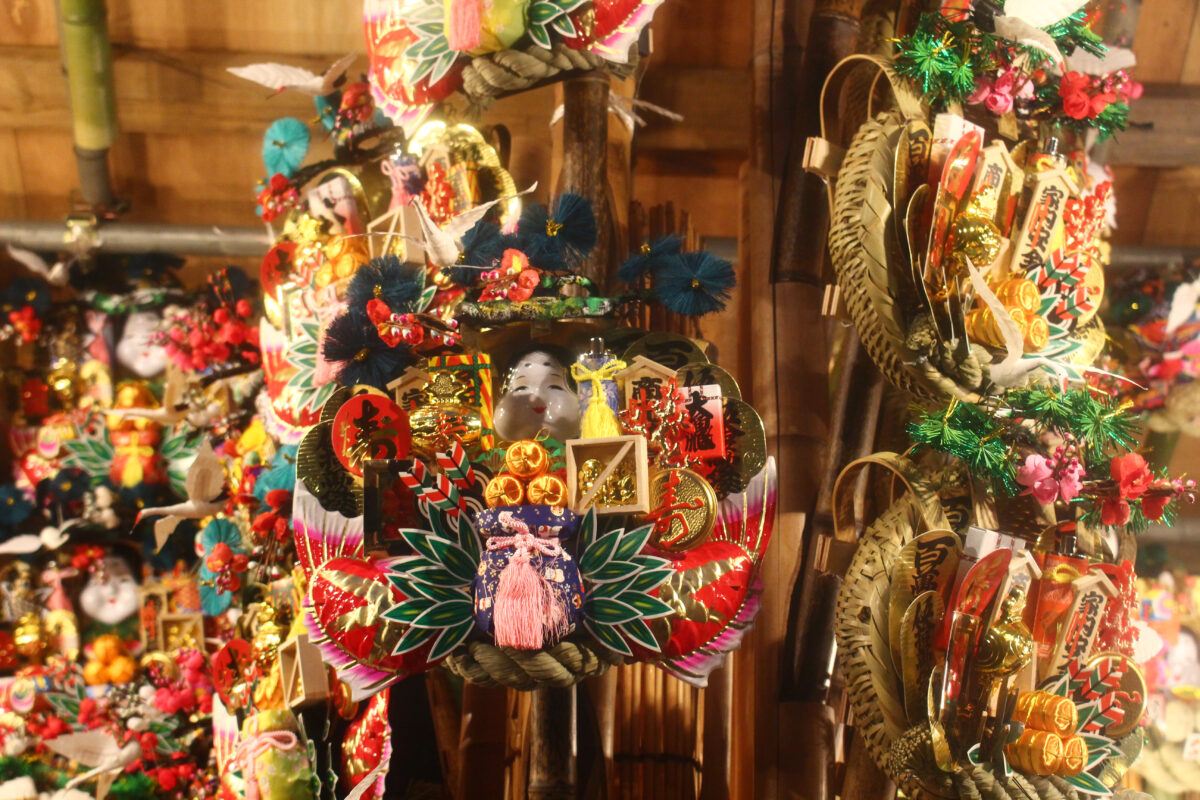 中野・新井天神北野神社、2023年酉の市は？天神様の境内を熊手が彩る中野の秋の風物詩