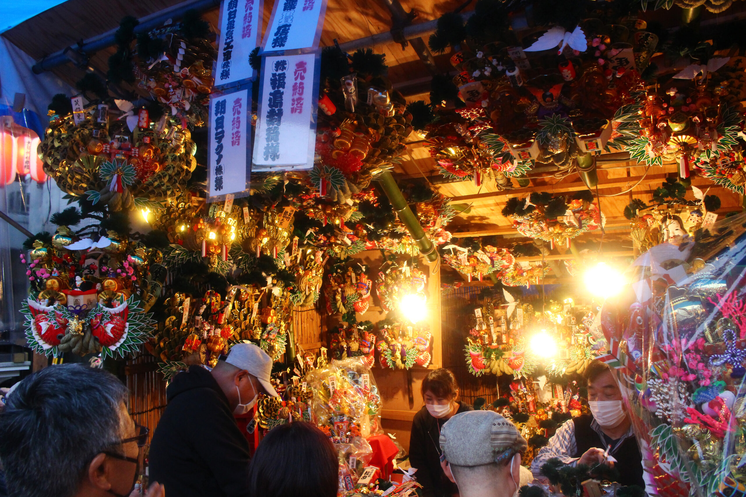 開運祈願！練馬大鳥神社、2023年の酉の市は？豪華な熊手が並ぶ境内が圧巻！