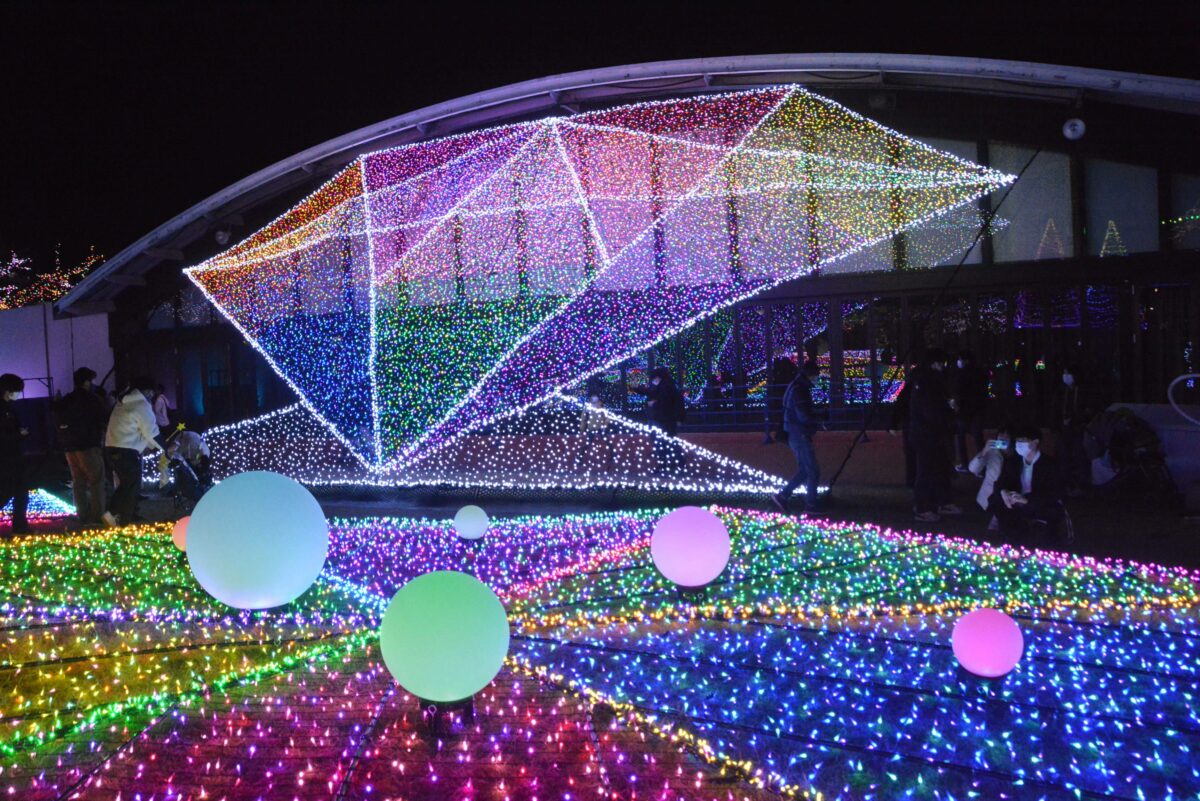 よみうりランド・ジュエルミネーションが開催中！広大な園内の隅々を照らす光のアート