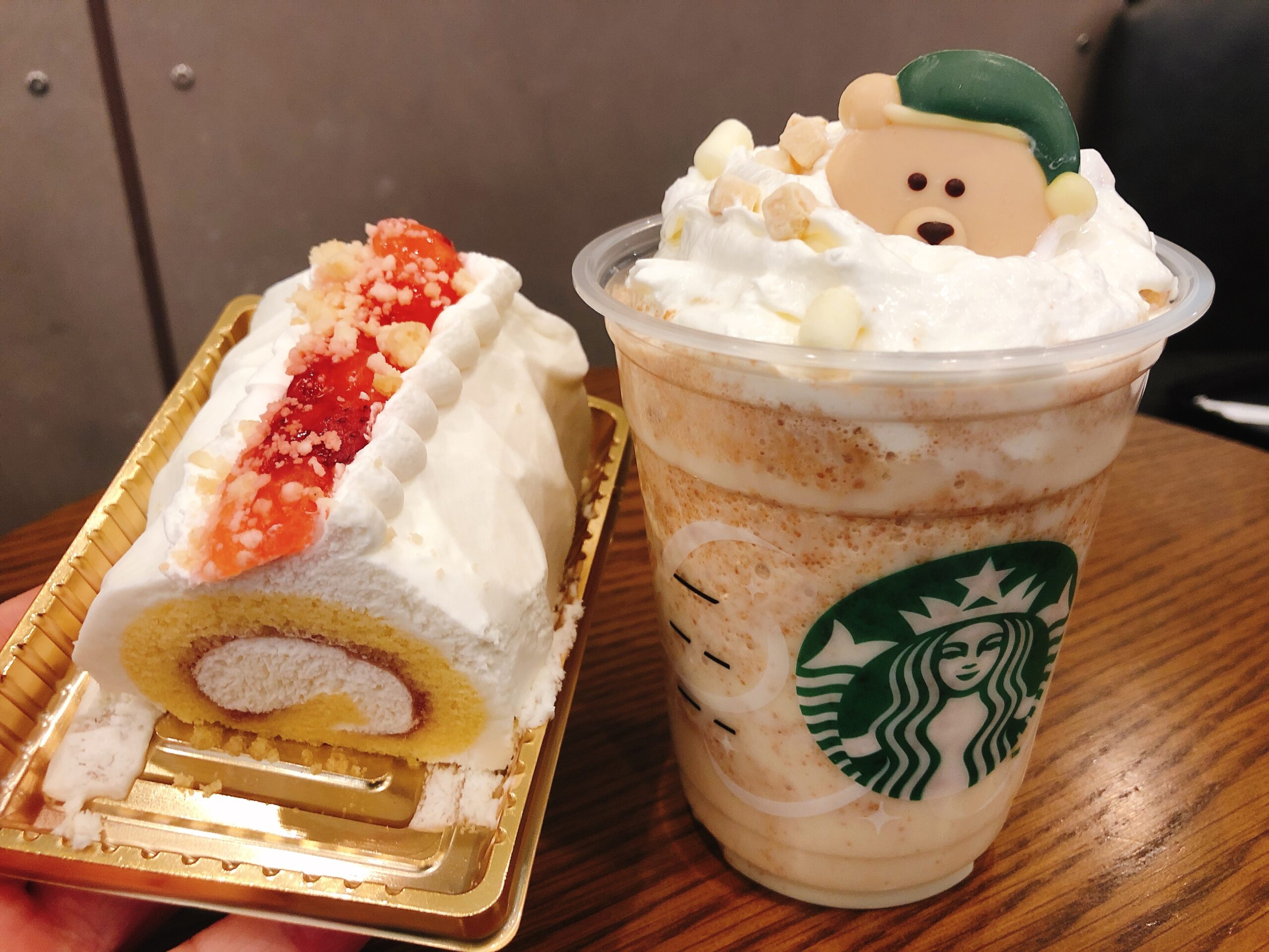 スタバの2021年クリスマス限定ドリンク・フードを実食！カスタムはベアリスタチョコに決まり♪