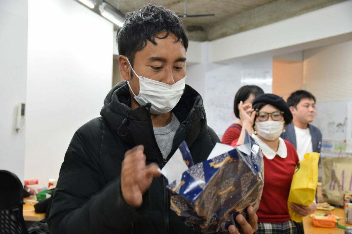 １１人のいい大人がクリスマスプレゼント交換をしてみたら…こうなった！
