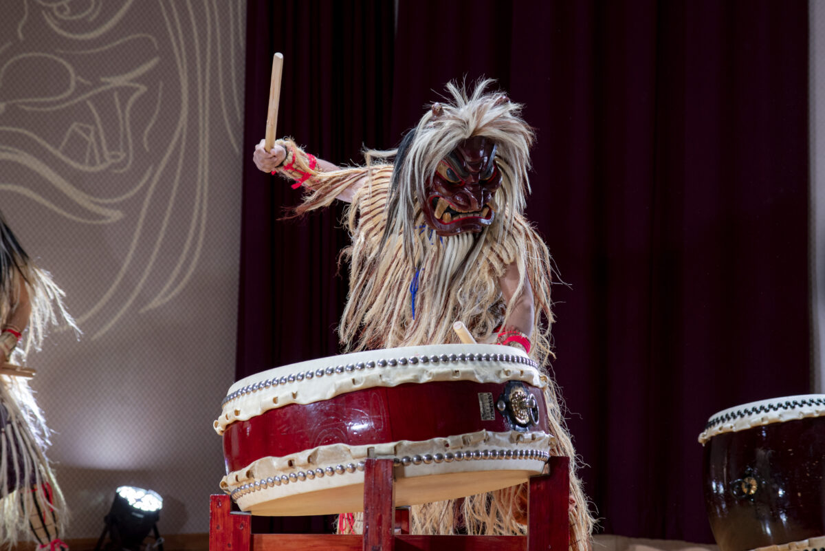 身体に響く、なまはげの荒々しさ　秋田県男鹿市より、なまはげ太鼓をフォトレポート