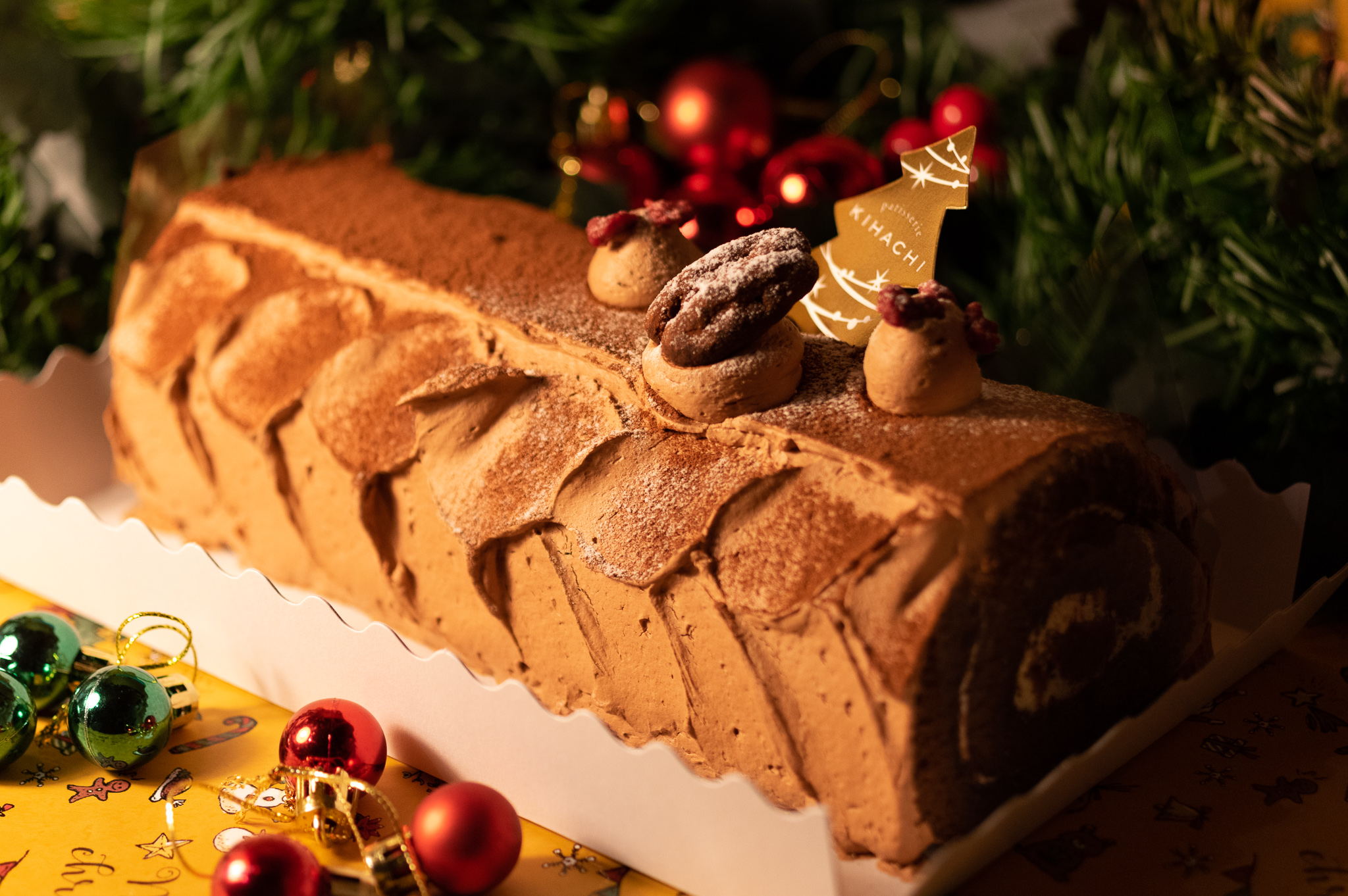 ファミマのクリスマス☆キハチ監修のブッシュ・ド・ノエルの味は？コスパは？食レポ-2021年版