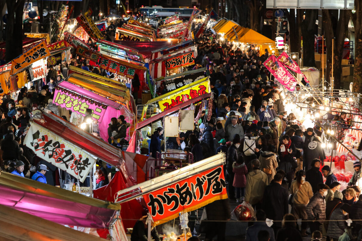 「チンコロ」に「バタバタ」！？年の初めのお楽しみ！全国の1月の「市」5選