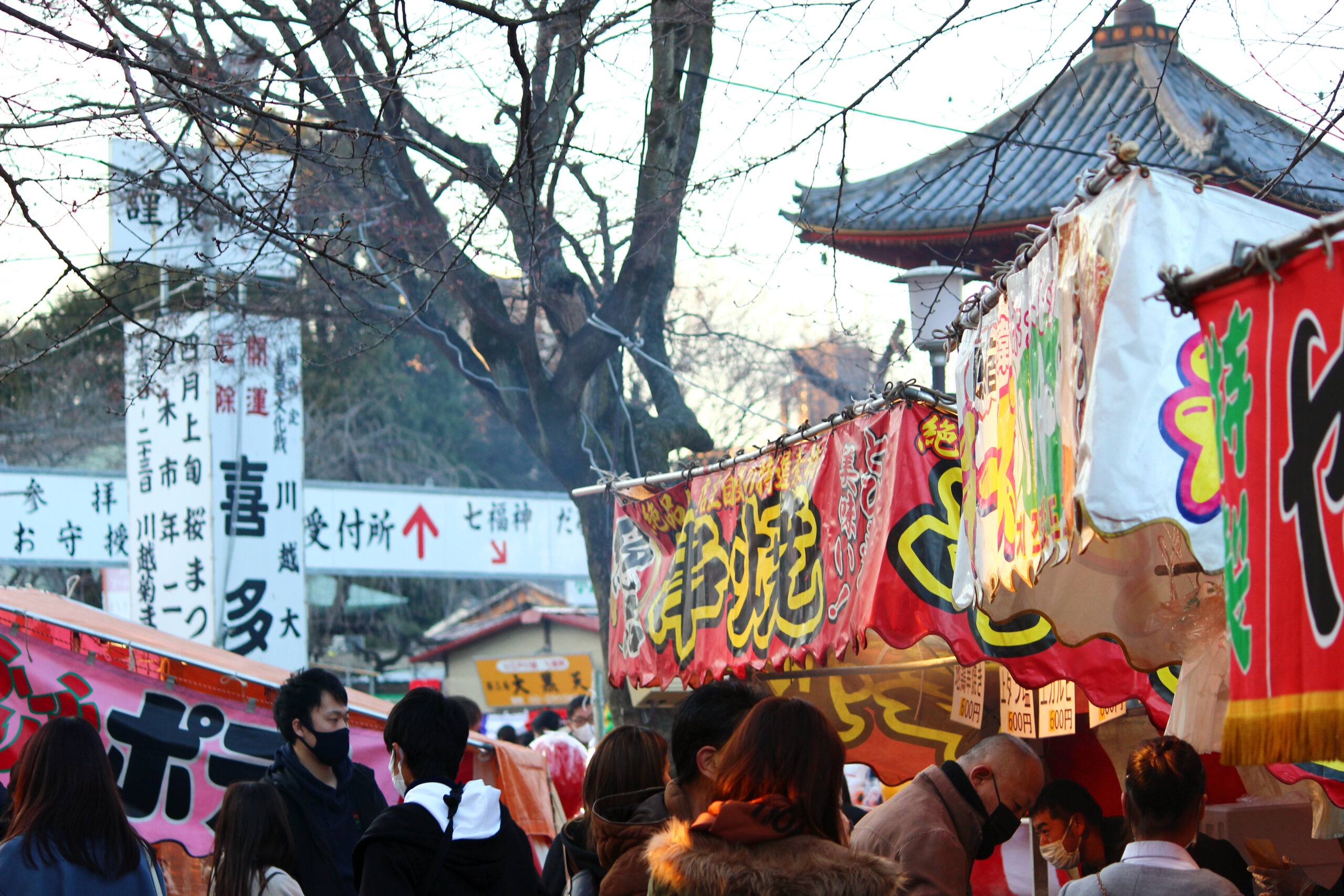 初大師だるま市2022速報！川越・喜多院に並ぶ真っ赤なだるま。グルメ情報も！