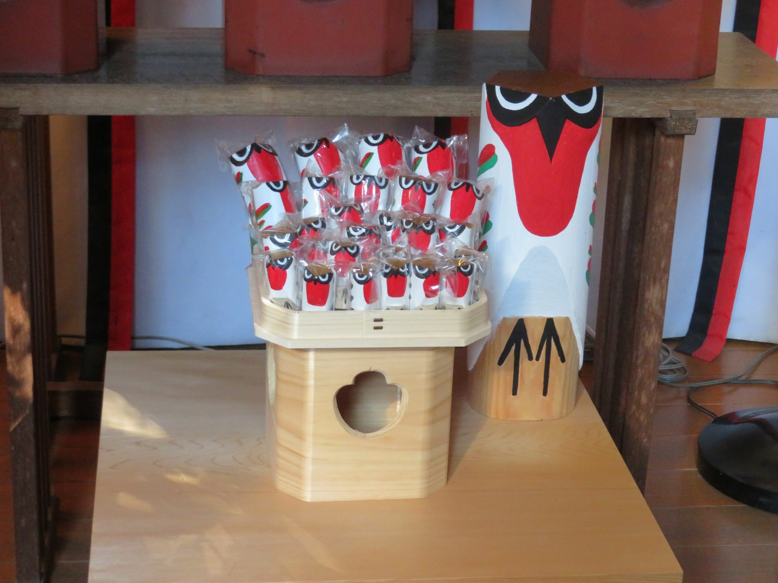 うそ替え神事が久伊豆神社で開催！孔雀をアイドルとするクイズの聖地で行われる祭祀