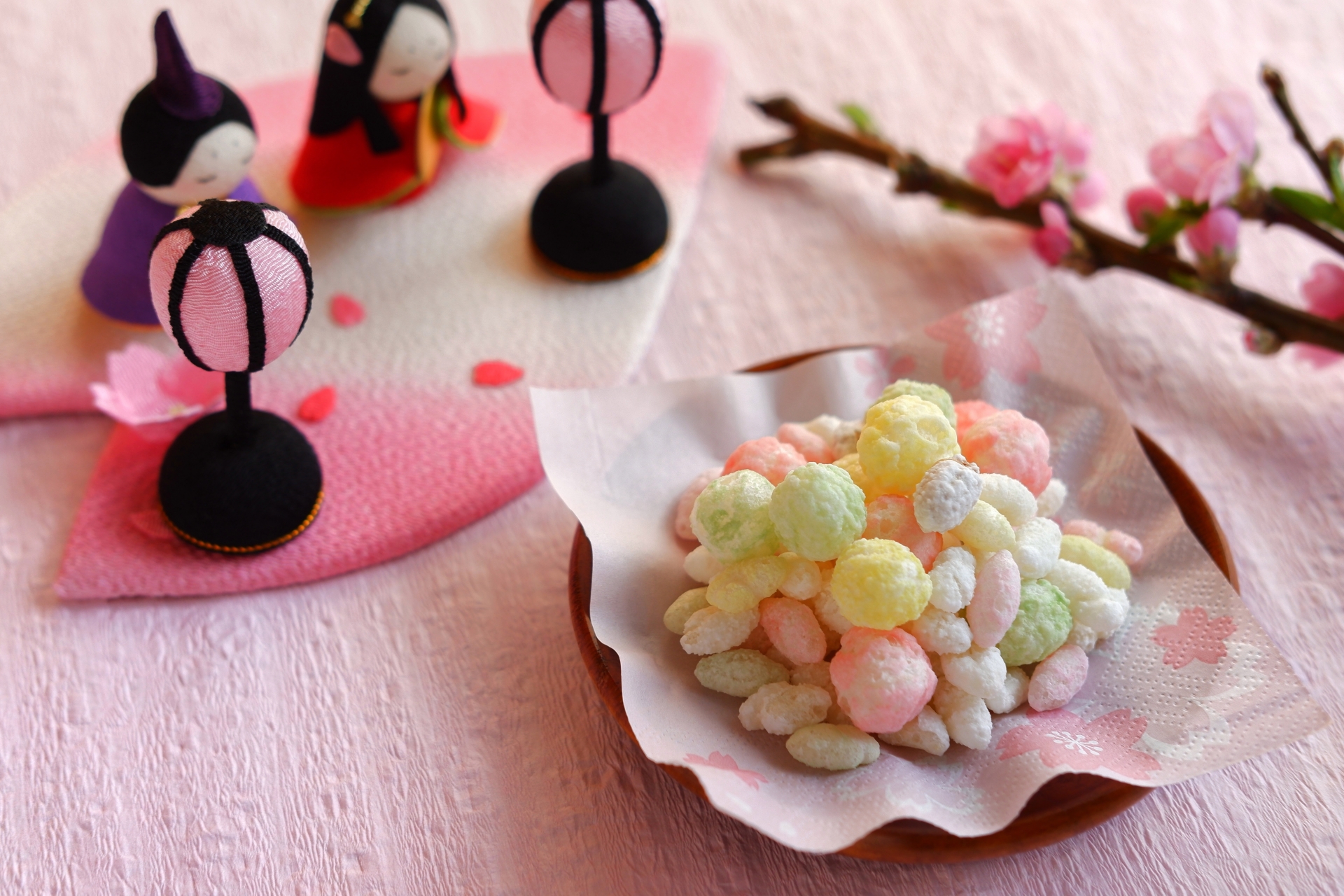 ひなあられとは？由来や関東と関西の違い、色の意味、変わり種まで解説！