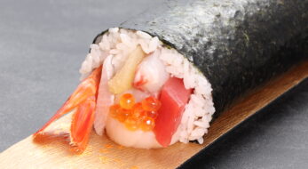 豪快！岩手の魚屋さんの恵方巻を食べてみた！実食レポ2022年