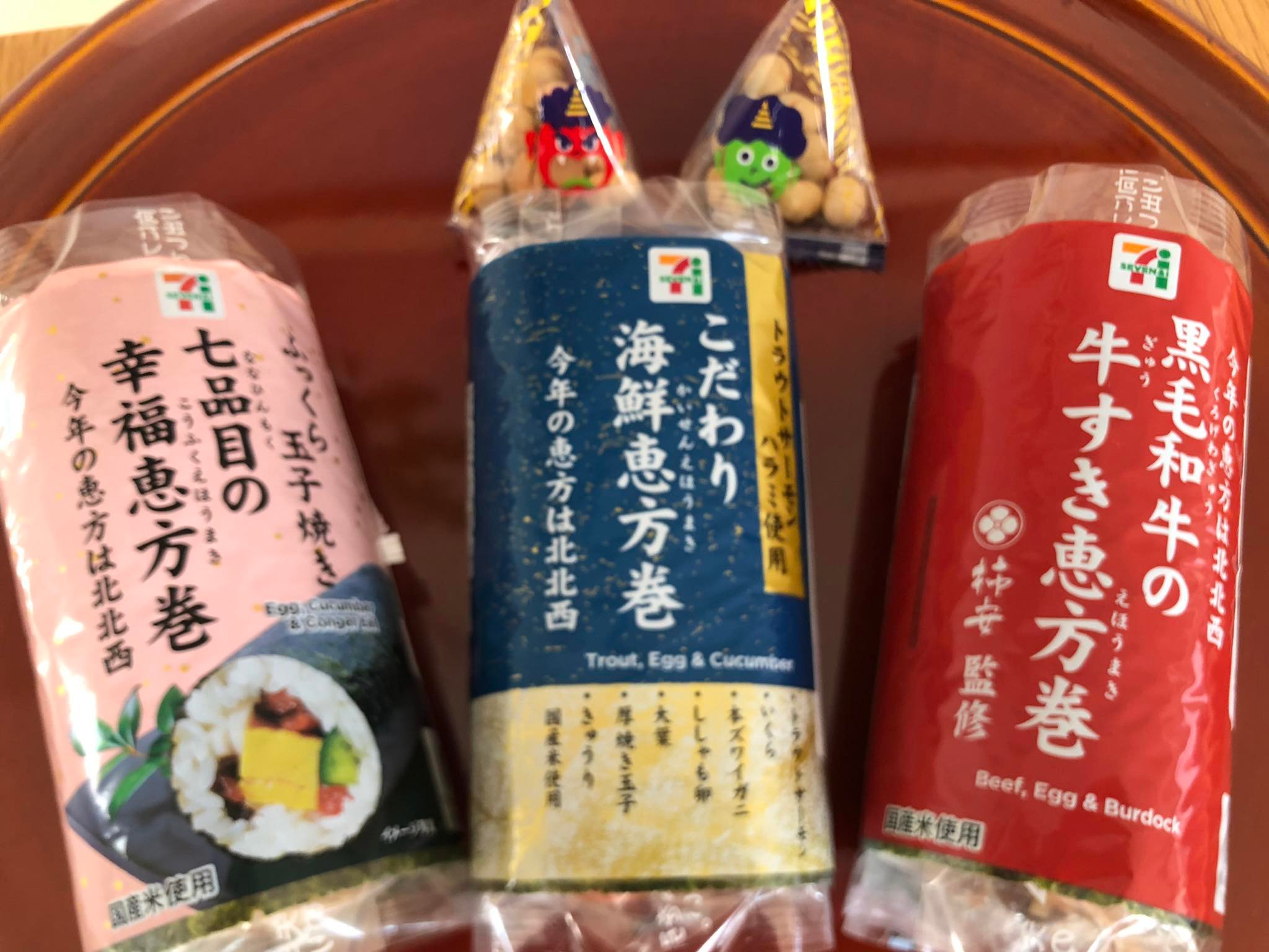 セブンイレブンの2022年恵方巻3種を実食！一本丸かぶりで最後まで食べつくせた！
