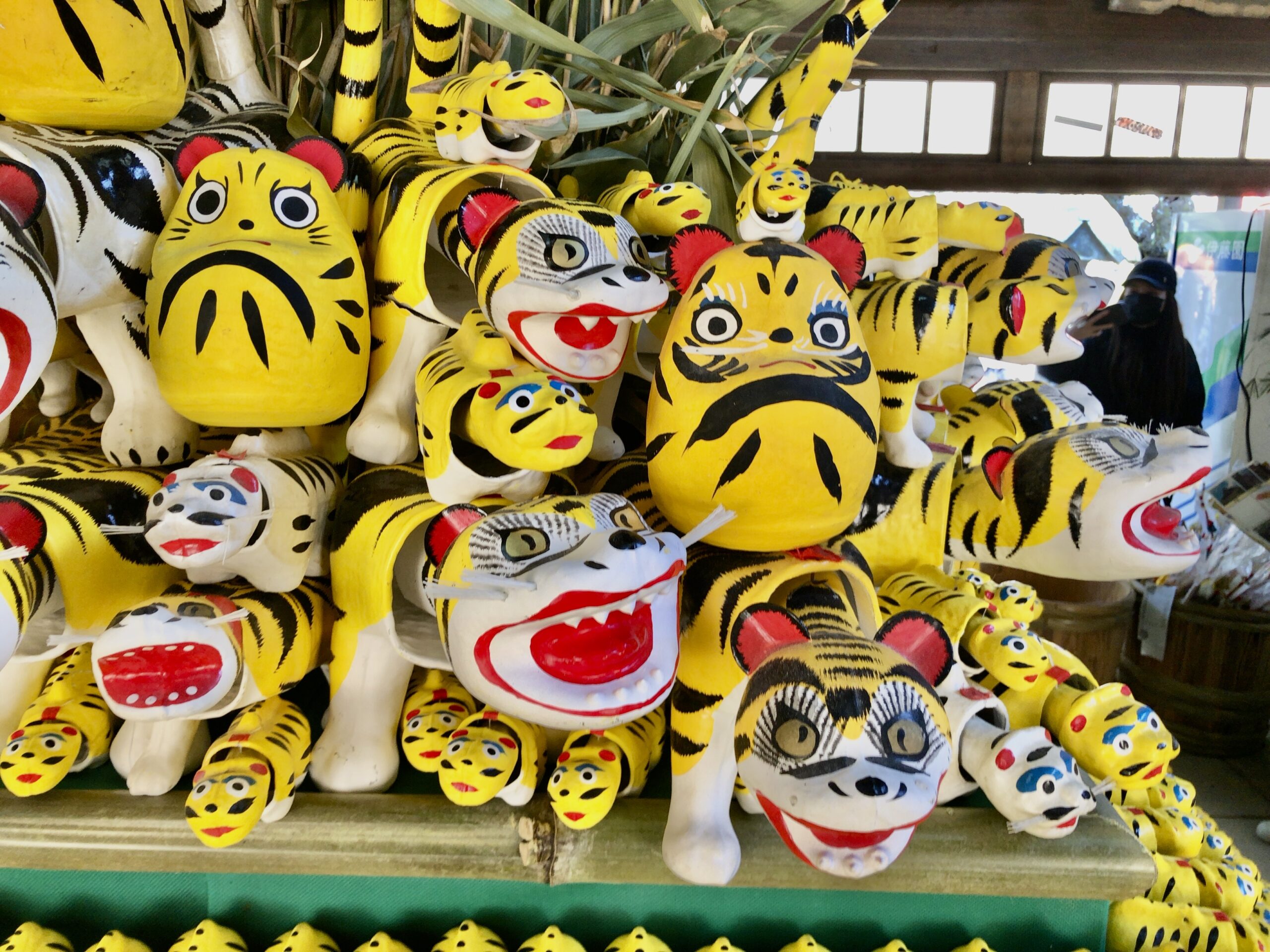 奈良県「信貴山寅まつり」関西最大の寅まつりで厄除け・開運・金運アップ！