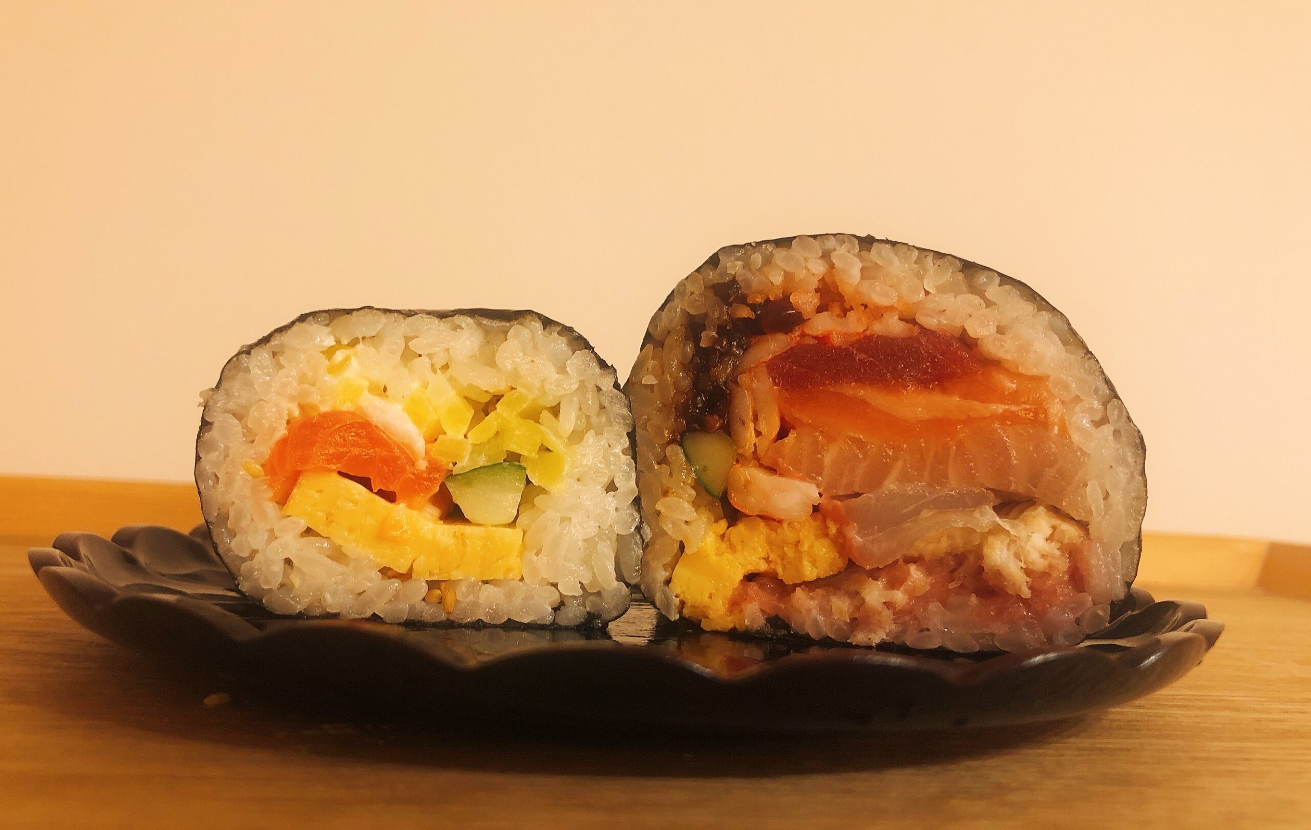 スシローの2022年恵方巻！『特上海鮮太巻』『キンパ太巻』を実食レポート◎その味は？