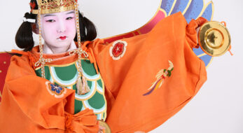 聖徳太子の千四百回忌にも奉納される舞「迦陵頻」とは？仏のような美声の霊鳥が舞う