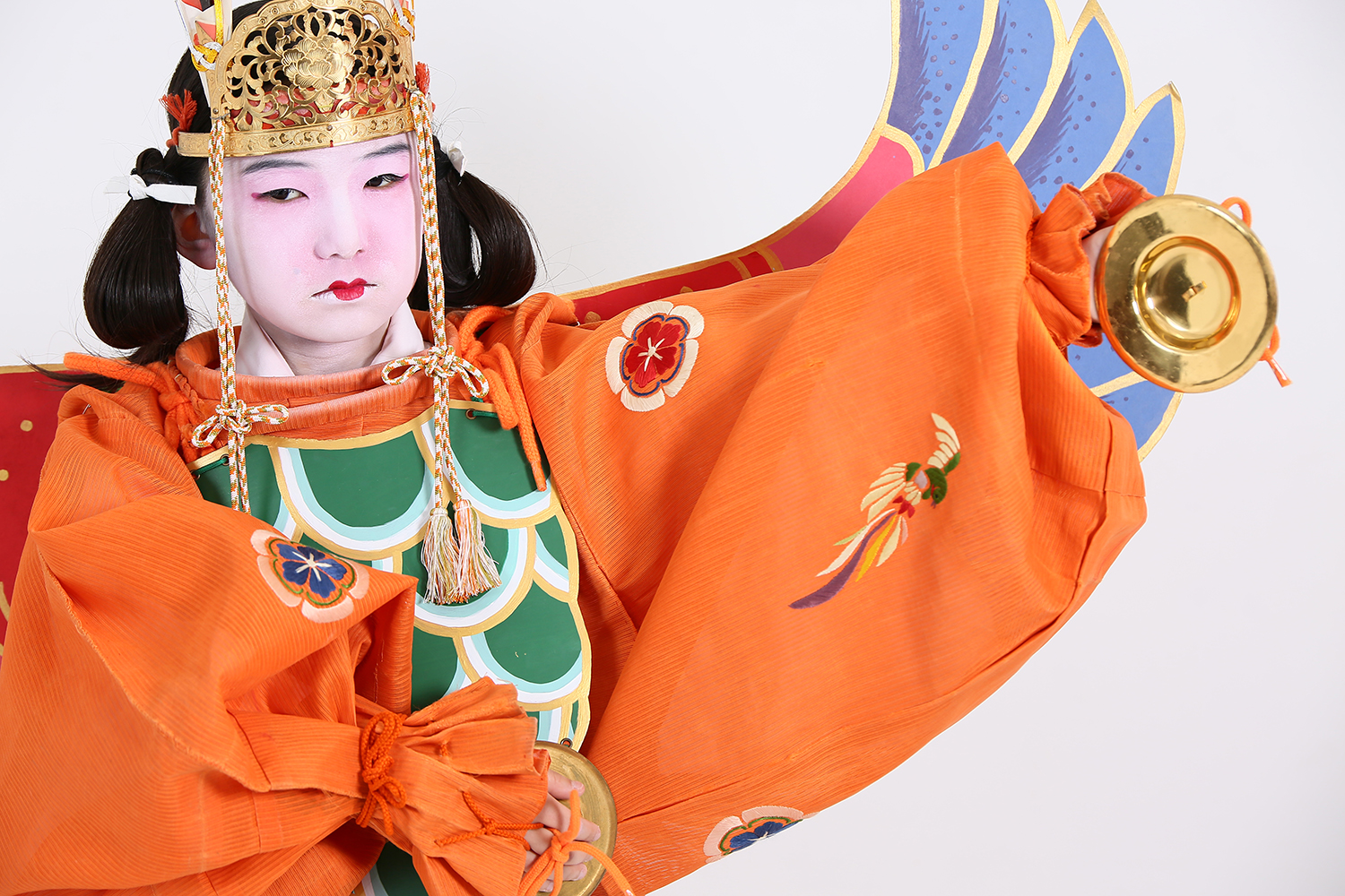 聖徳太子の千四百回忌にも奉納される舞「迦陵頻」とは？仏のような美声の霊鳥が舞う