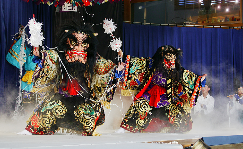 ド派手演出で度肝を抜く！「ひろしま安芸高田神楽」の世界