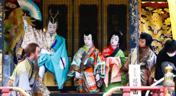 滋賀県長浜市の豪華絢爛な「長浜曳山まつり」曳山の上の熱演「子ども歌舞伎」は必見！