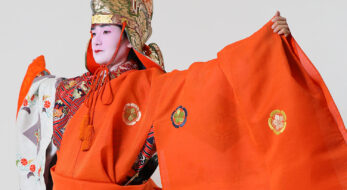 昭和天皇の即位を祝って舞われた「萬歳楽」とは？明君の世に現われるという鳳凰の舞