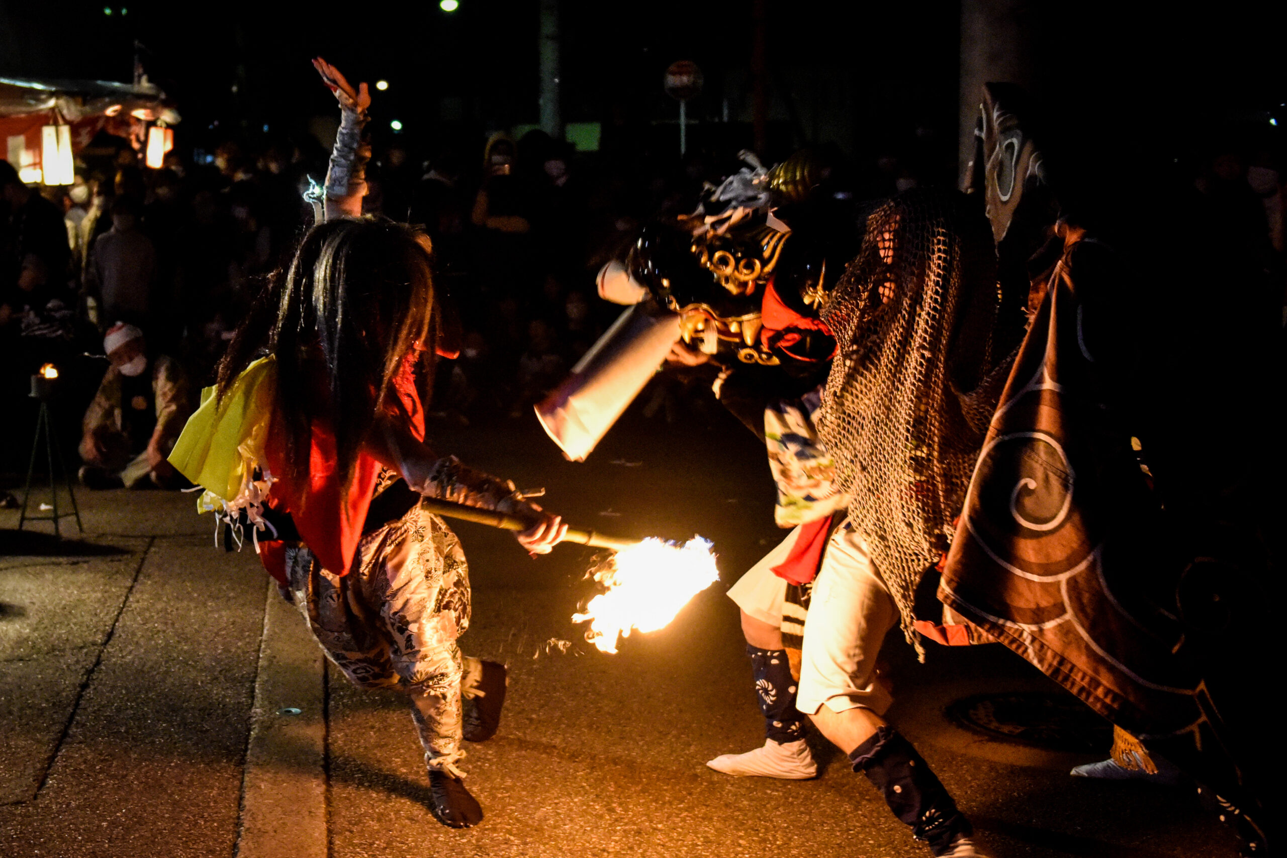 火で奇襲する圧巻の演舞！富山県新湊で、30もの獅子舞と海鮮グルメも堪能！